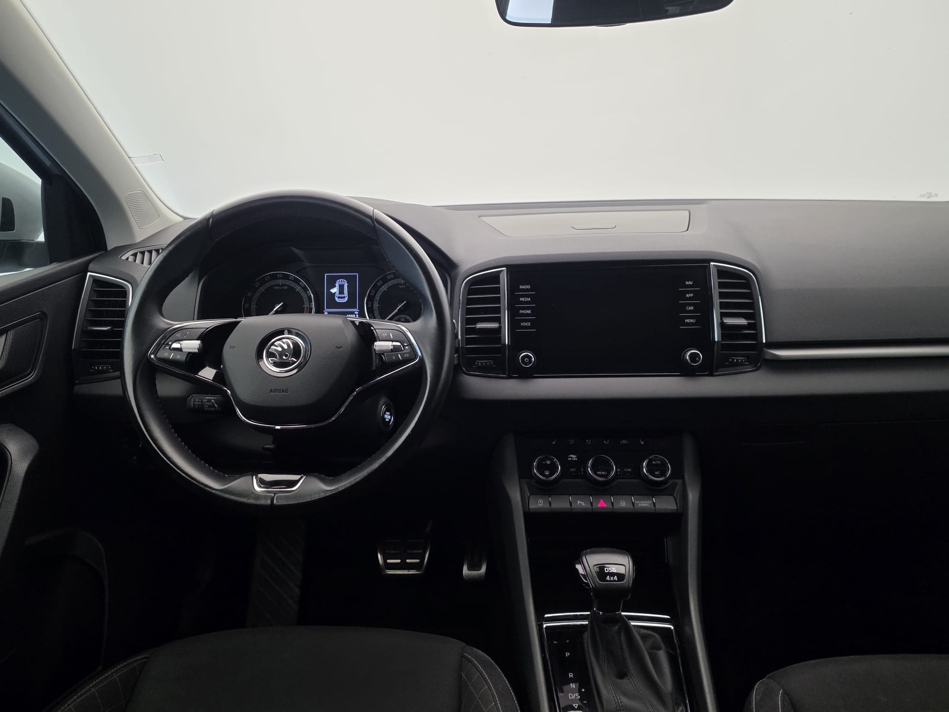 SKODA Karoq 2.0 TDI CR Ambition 4x4 DSG-image-6