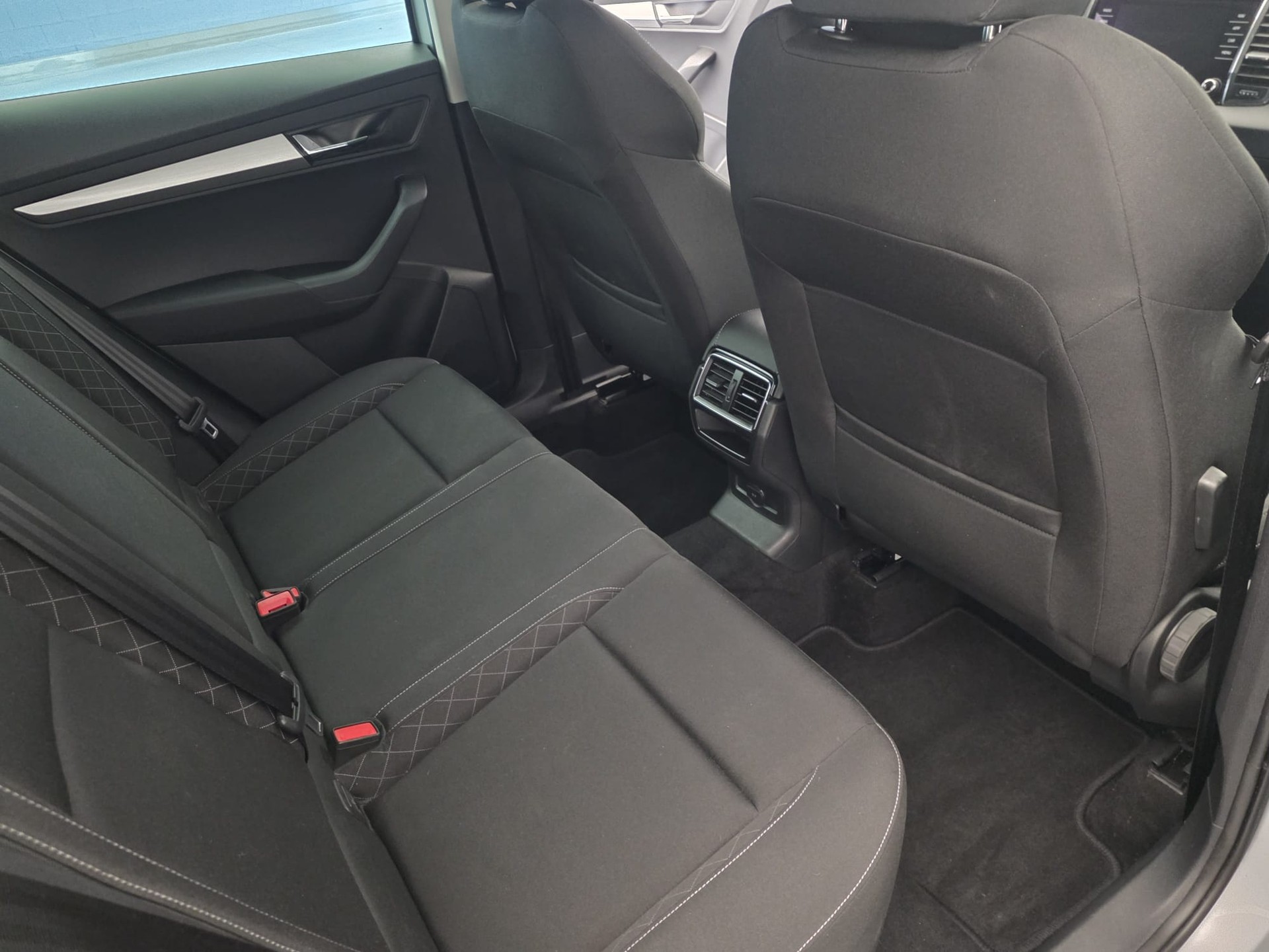 SKODA Karoq 2.0 TDI CR Ambition 4x4 DSG-image-10
