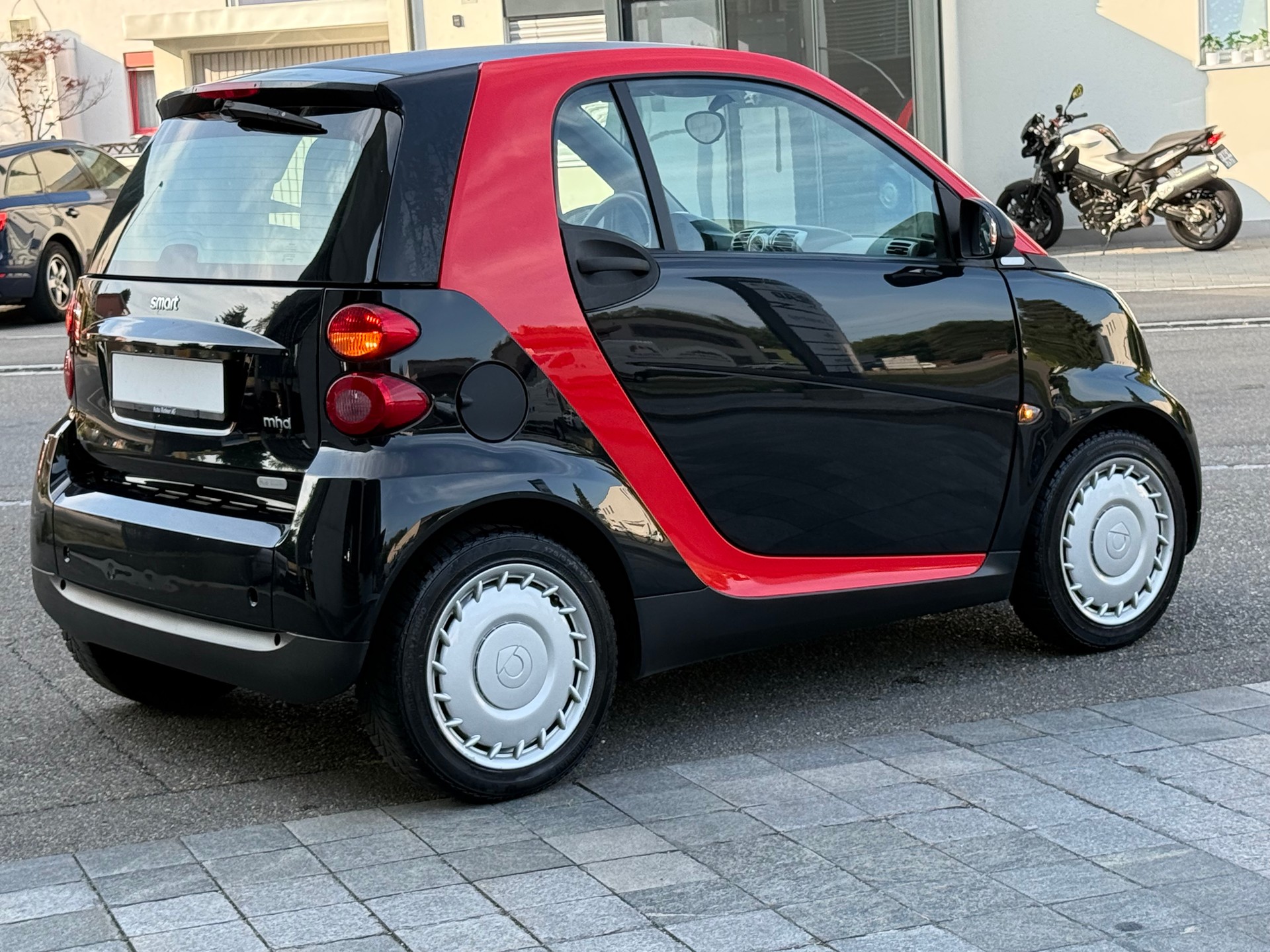 SMART fortwo black & white limited mhd softouch-image-1