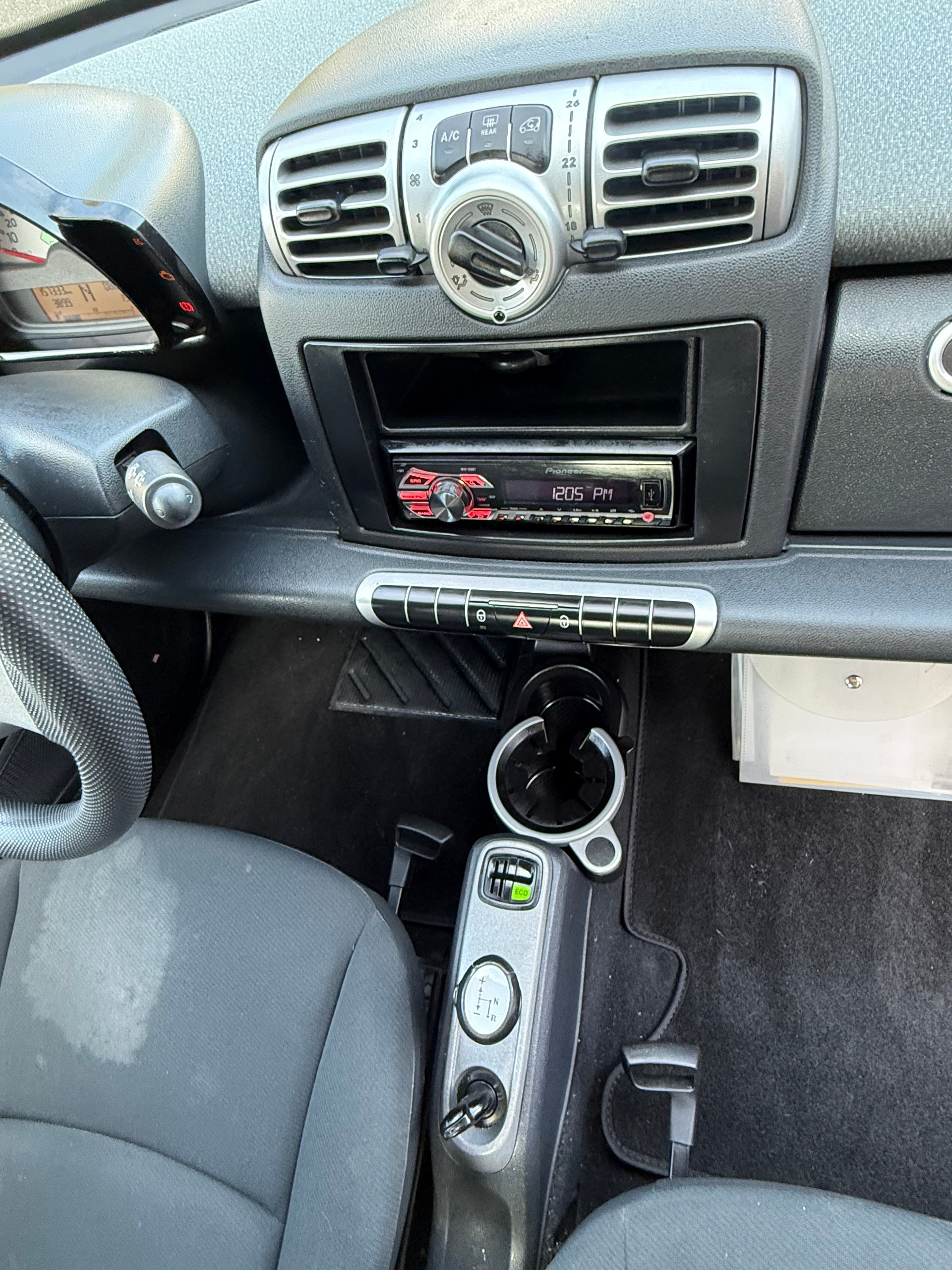SMART fortwo black & white limited mhd softouch-image-7