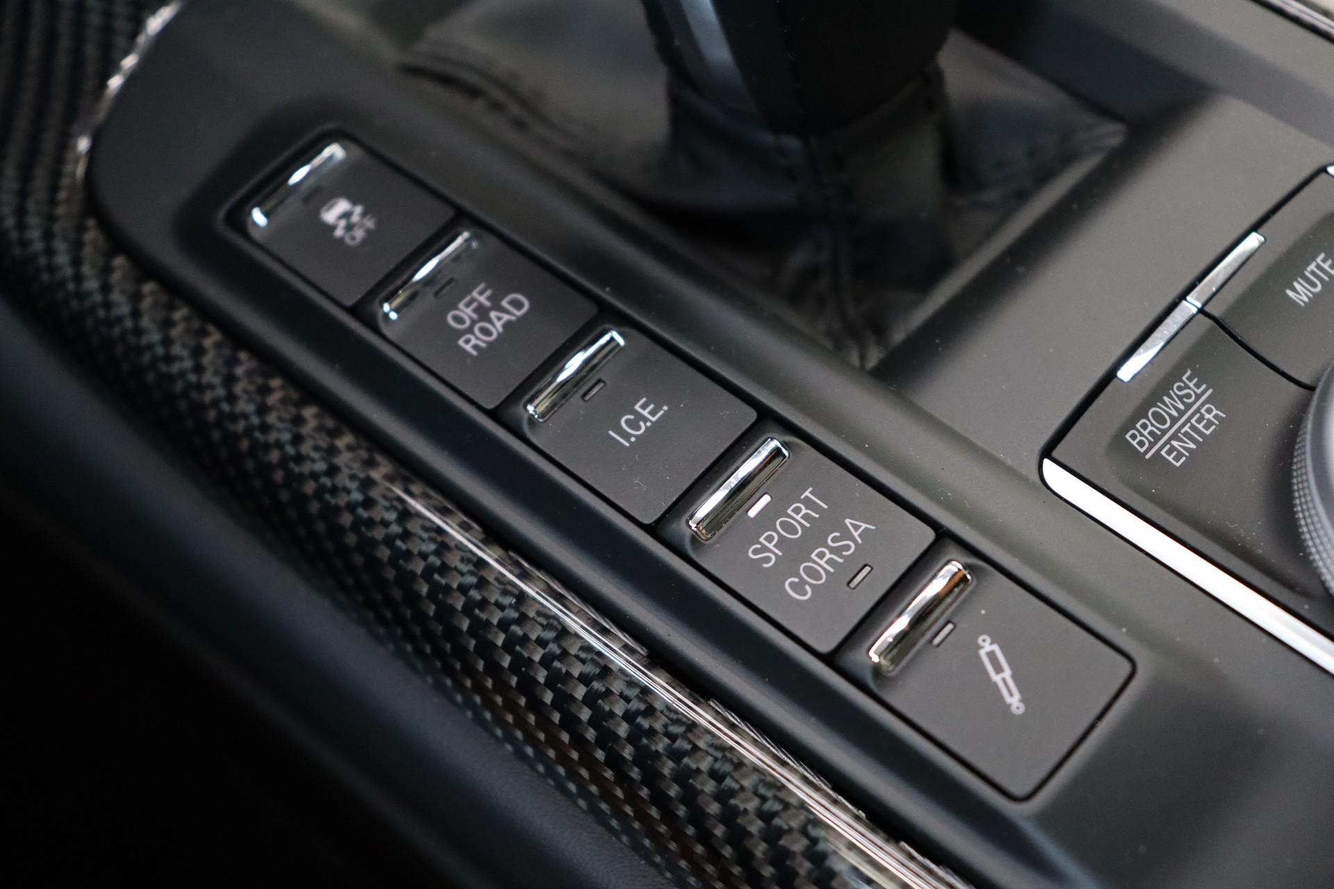 MASERATI Levante 3.8 V8 Trofeo Q4 Automatica Ultima-image-29