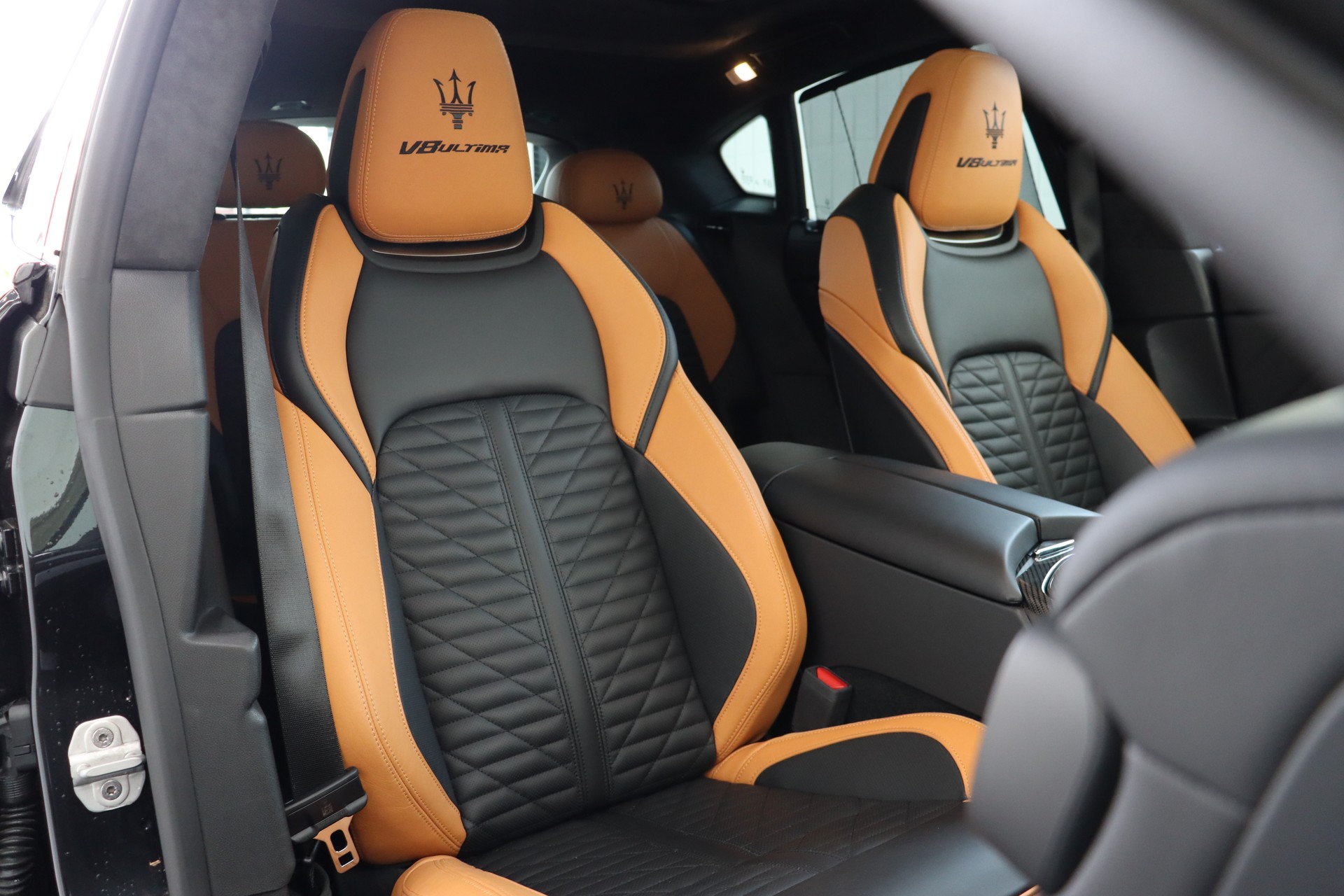 MASERATI Levante 3.8 V8 Trofeo Q4 Automatica Ultima-image-18