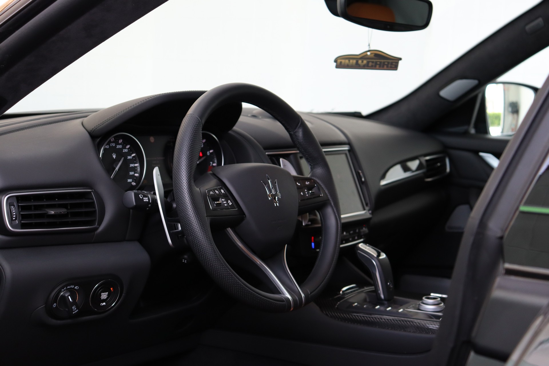 MASERATI Levante 3.8 V8 Trofeo Q4 Automatica Ultima-image-15