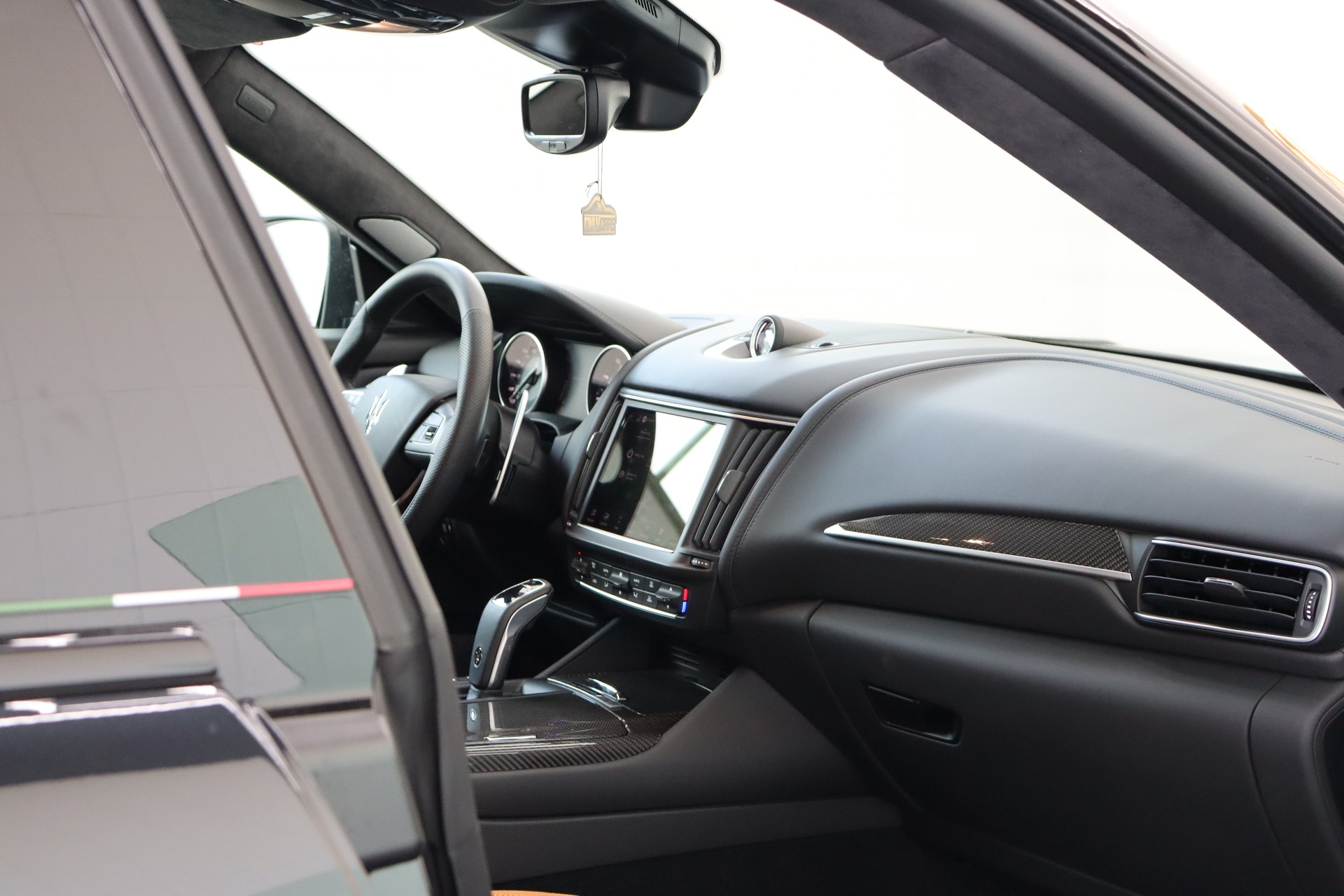 MASERATI Levante 3.8 V8 Trofeo Q4 Automatica Ultima-image-17