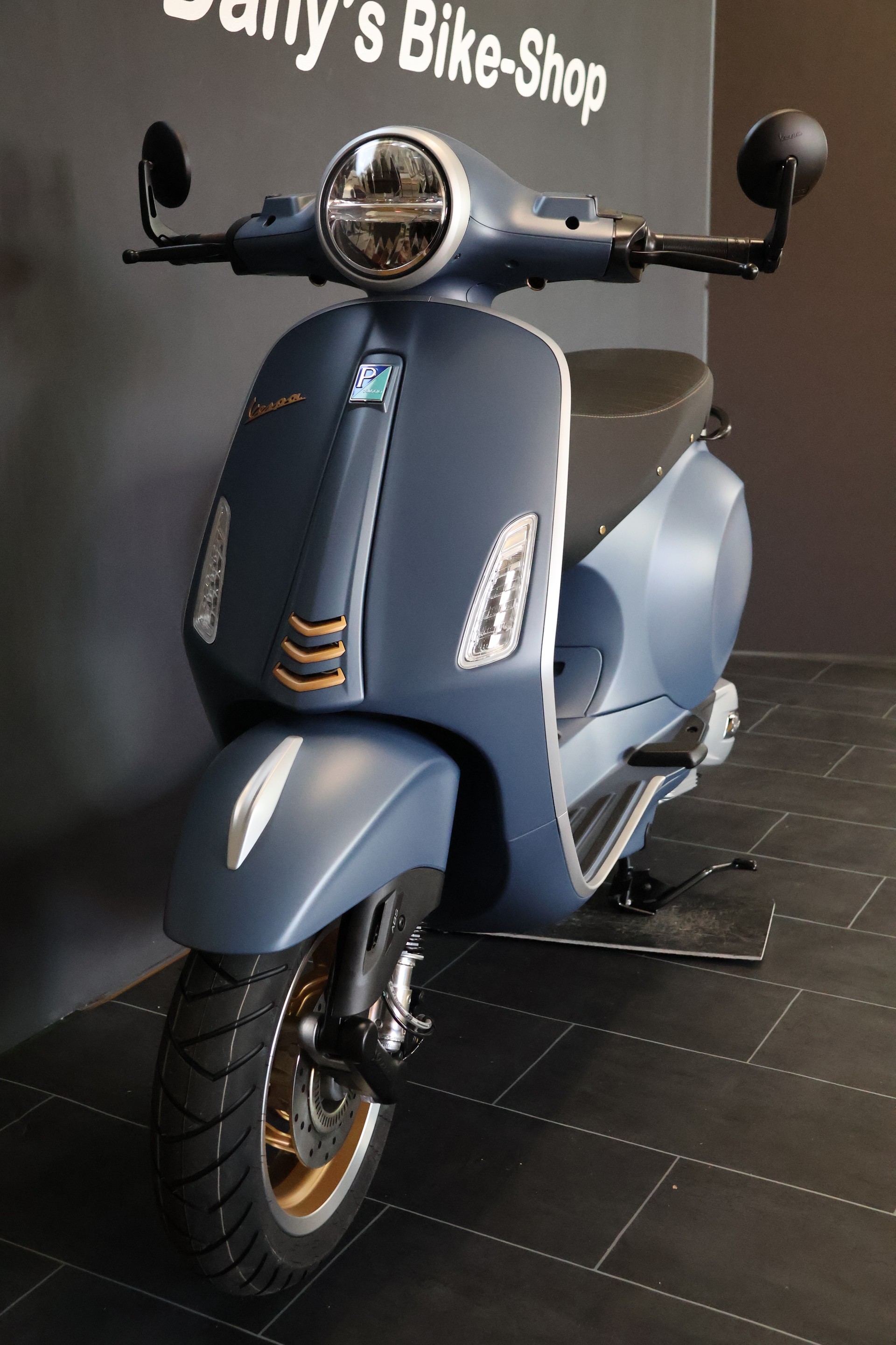 PIAGGIO Vespa 125 Primavera Officina 8 MY26 E5+-showroom-element-1