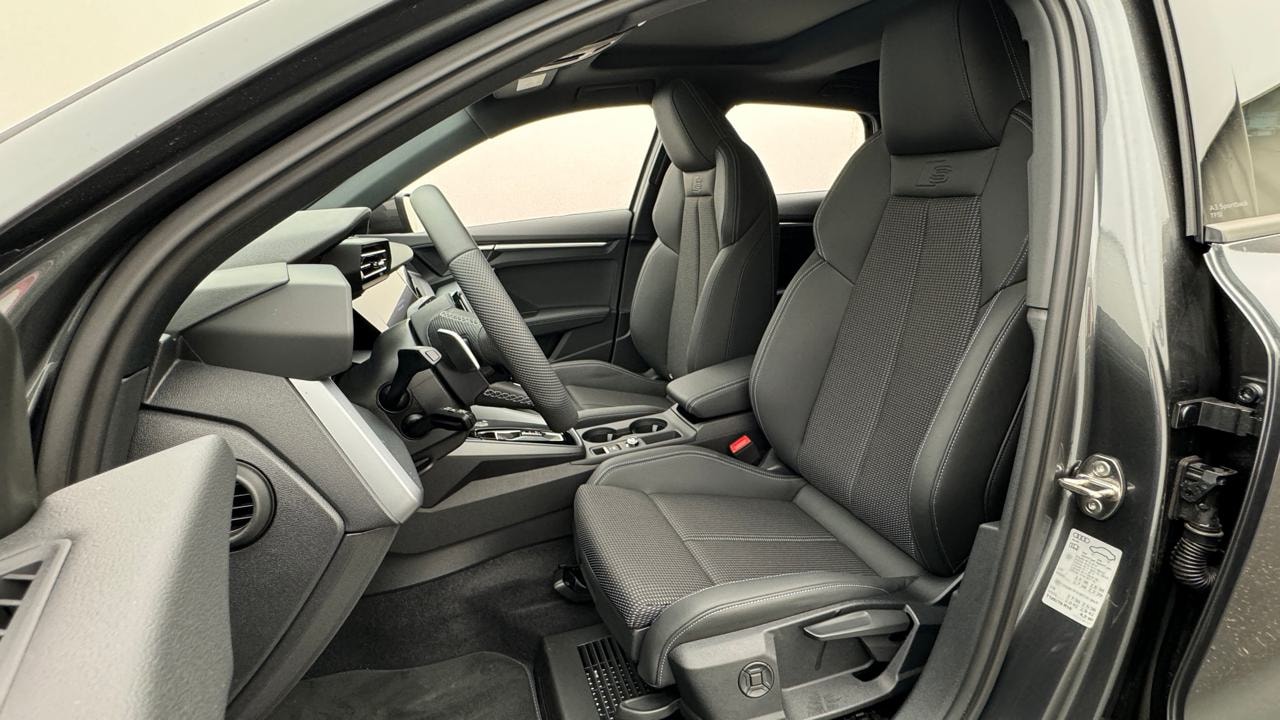 AUDI A3 Sportback TFSI 110 kW S line-image-4