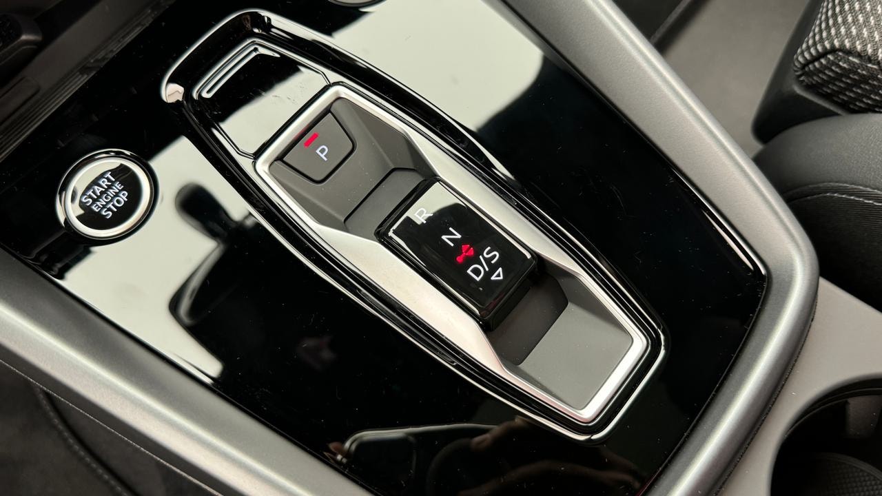 AUDI A3 Sportback TFSI 110 kW S line-image-10