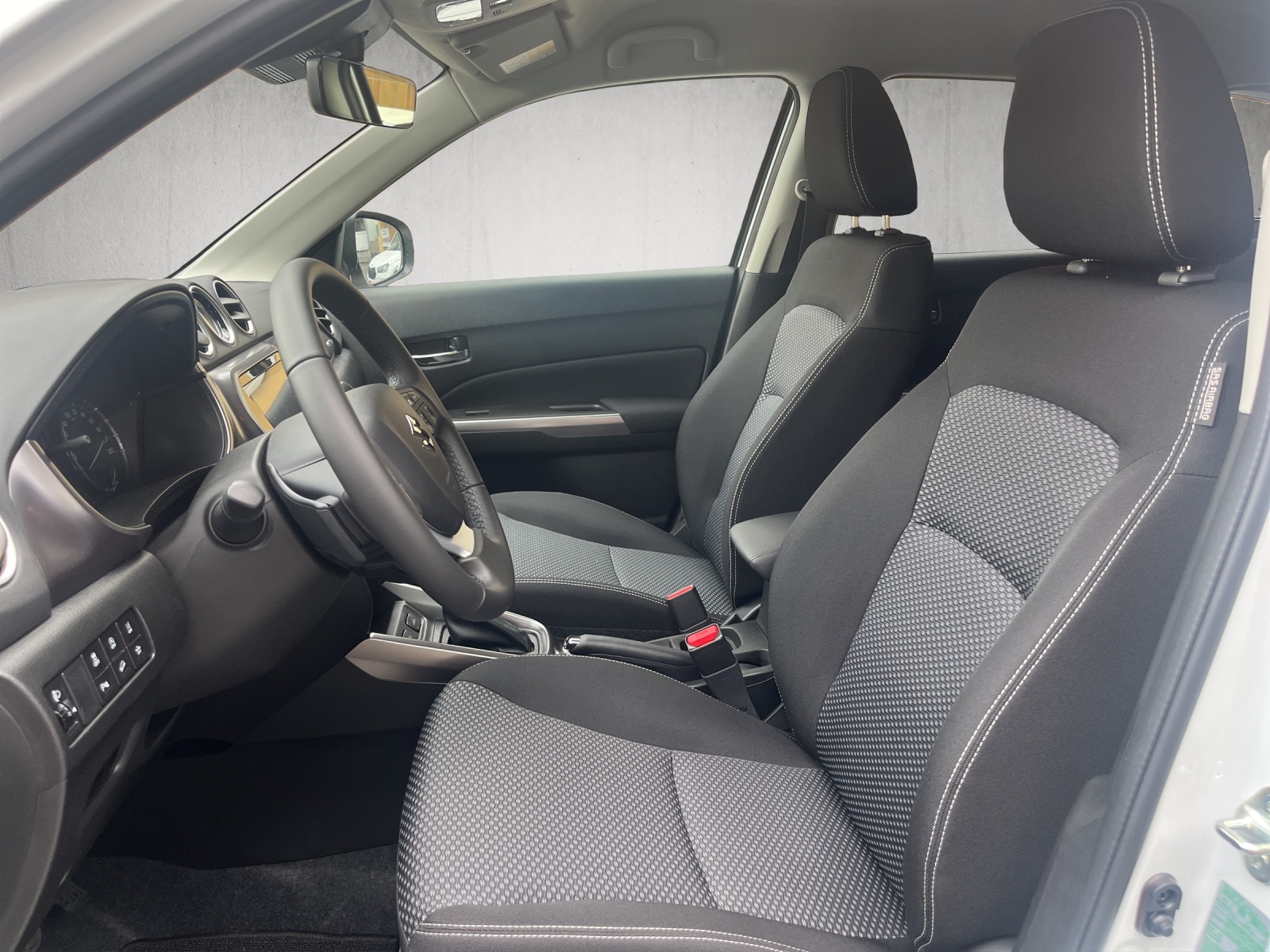 SUZUKI Vitara 1.4 Boosterjet Compact + 4x4 Hybrid Automatic-image-6