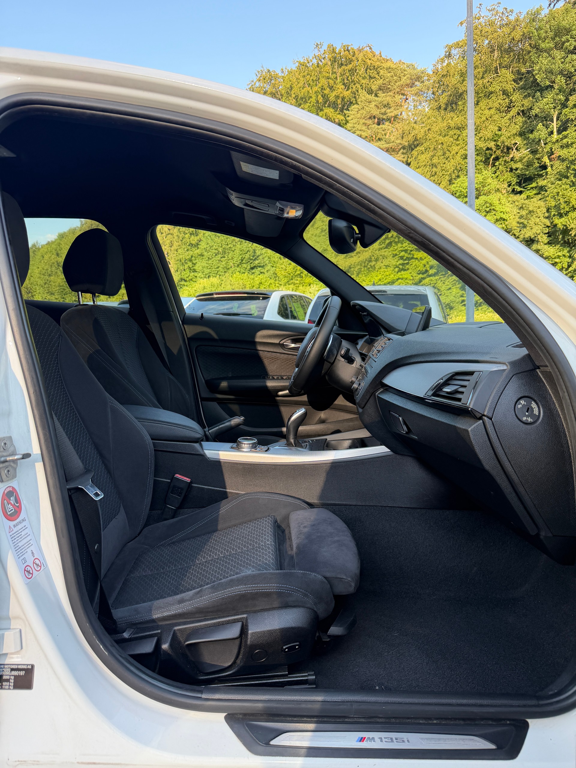 BMW M135i xDrive Steptronic-image-10