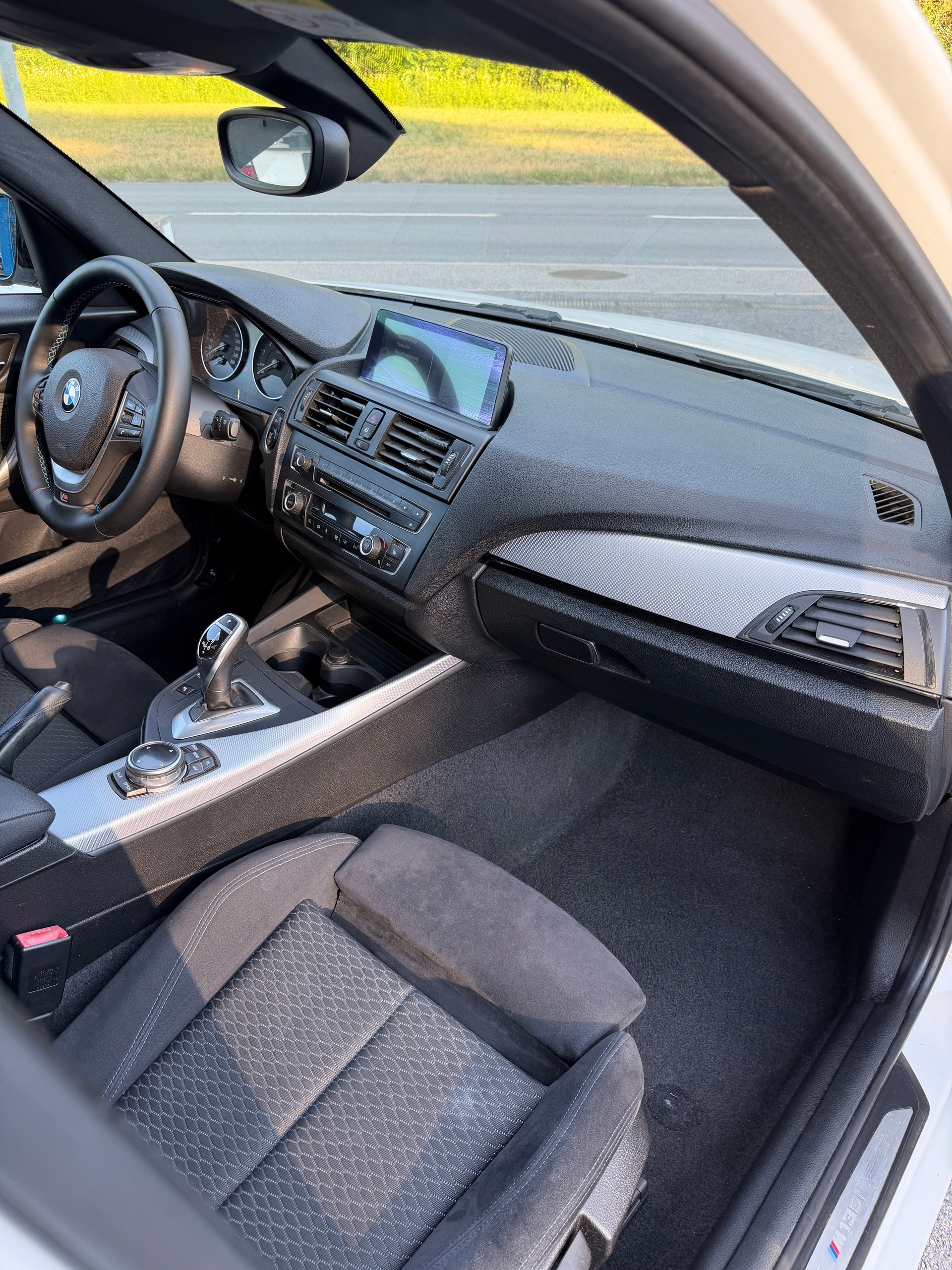 BMW M135i xDrive Steptronic-image-9