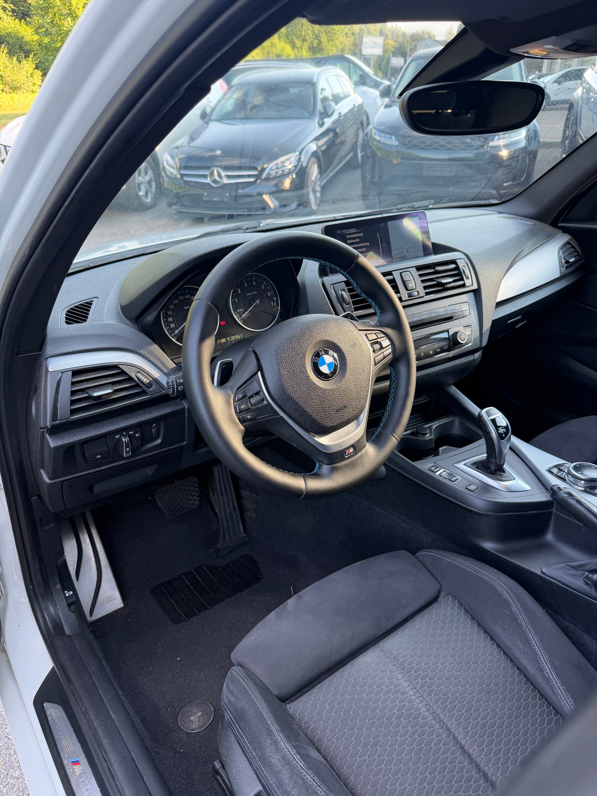 BMW M135i xDrive Steptronic-image-6