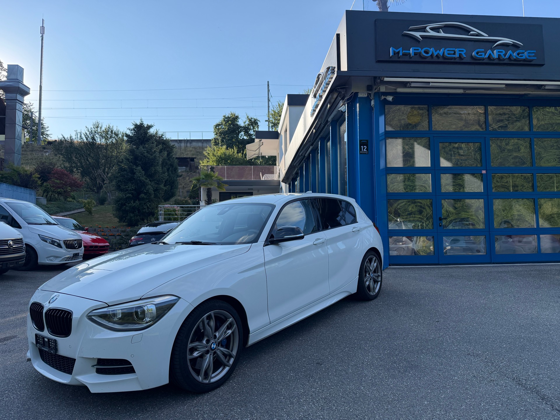 BMW M135i xDrive Steptronic-image-0