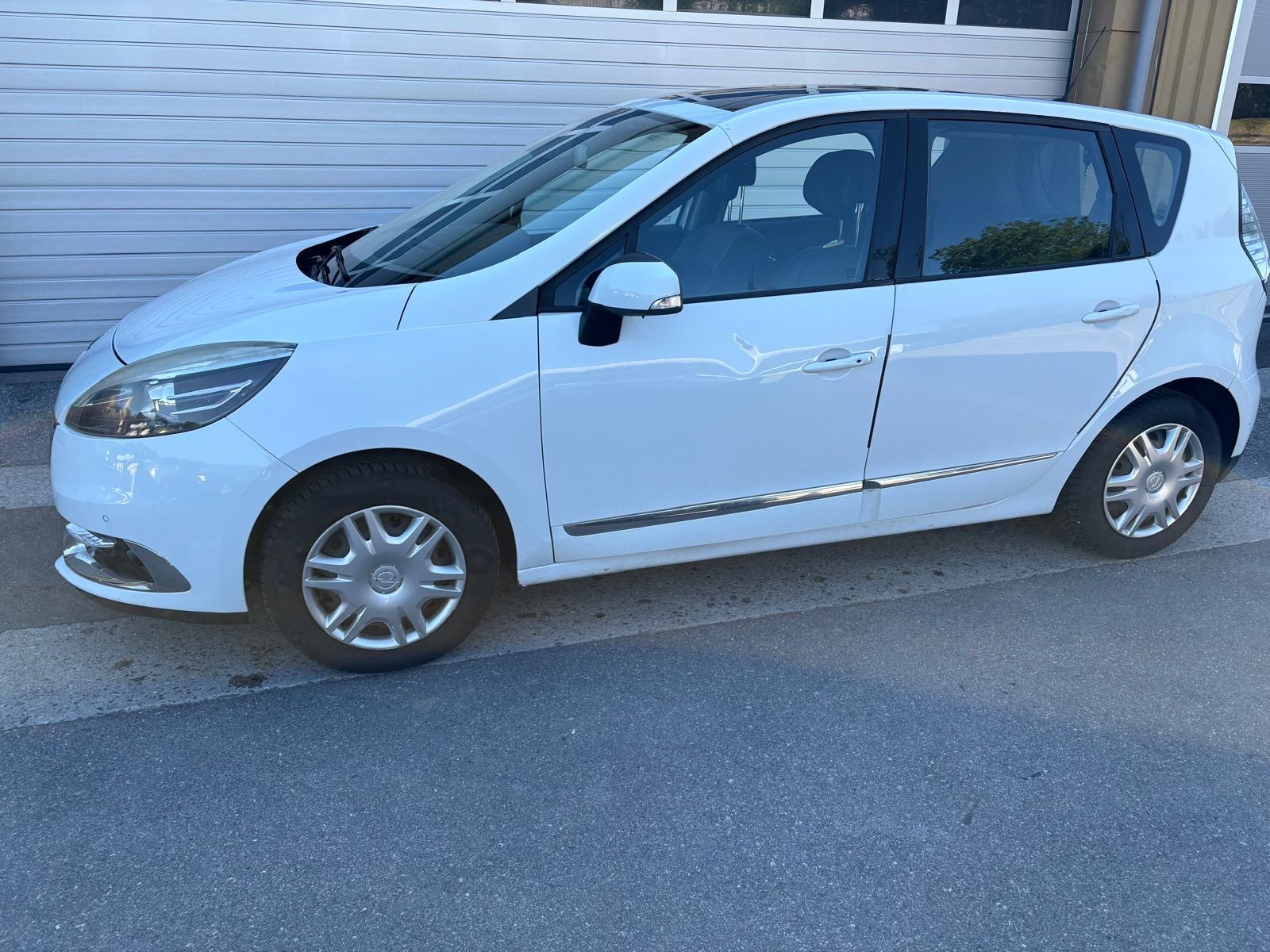RENAULT Scénic 1.4 16V Turbo Privilège-image-4