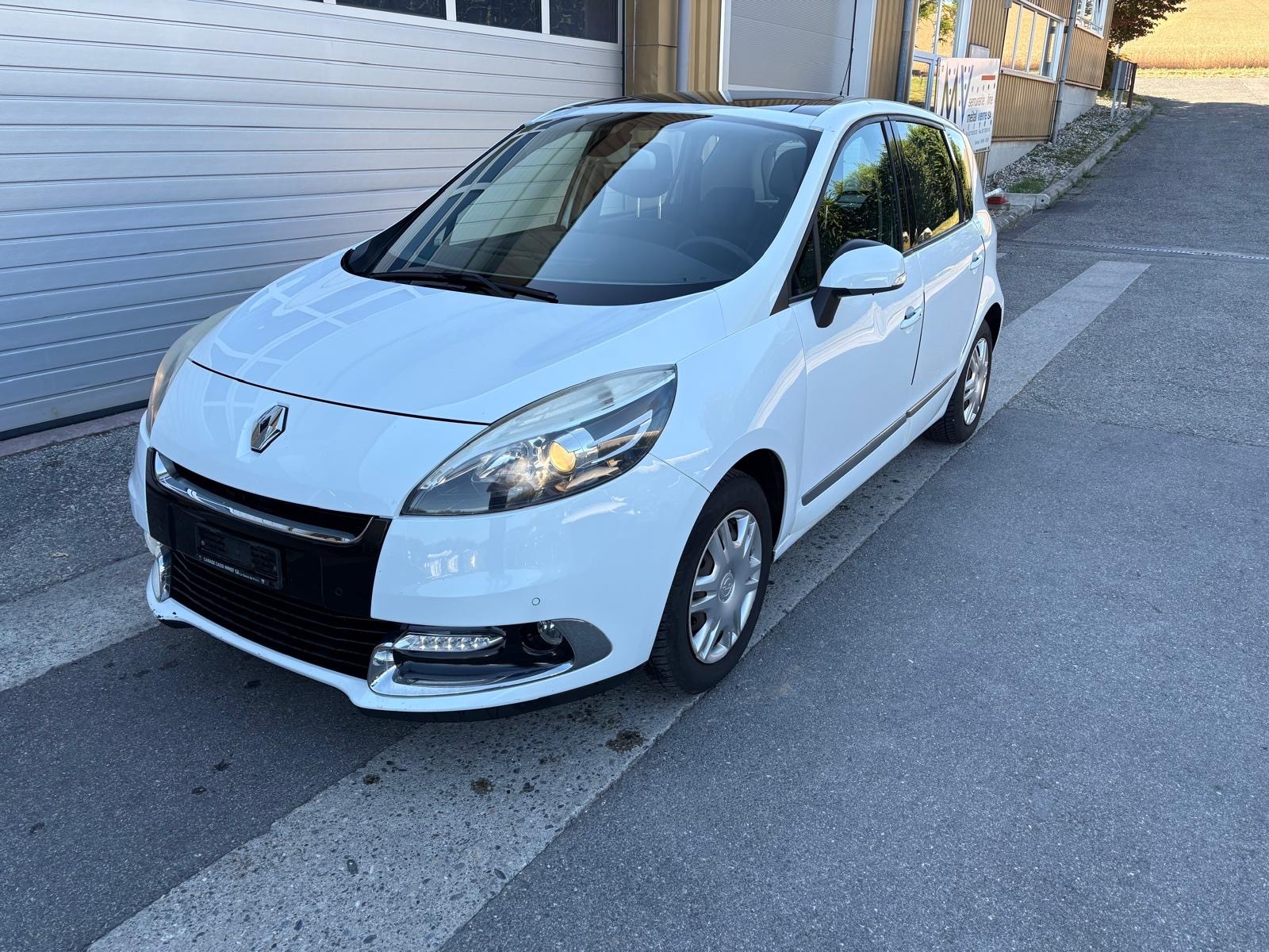 RENAULT Scénic 1.4 16V Turbo Privilège-image-0