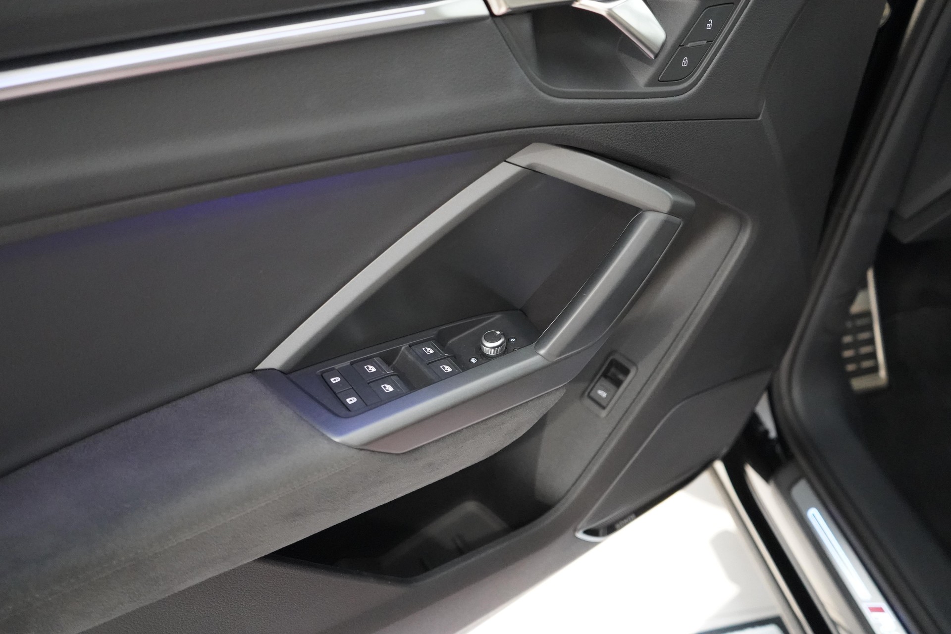 AUDI RS Q3 2.5 TFSI quattro S-Tronic-image-12