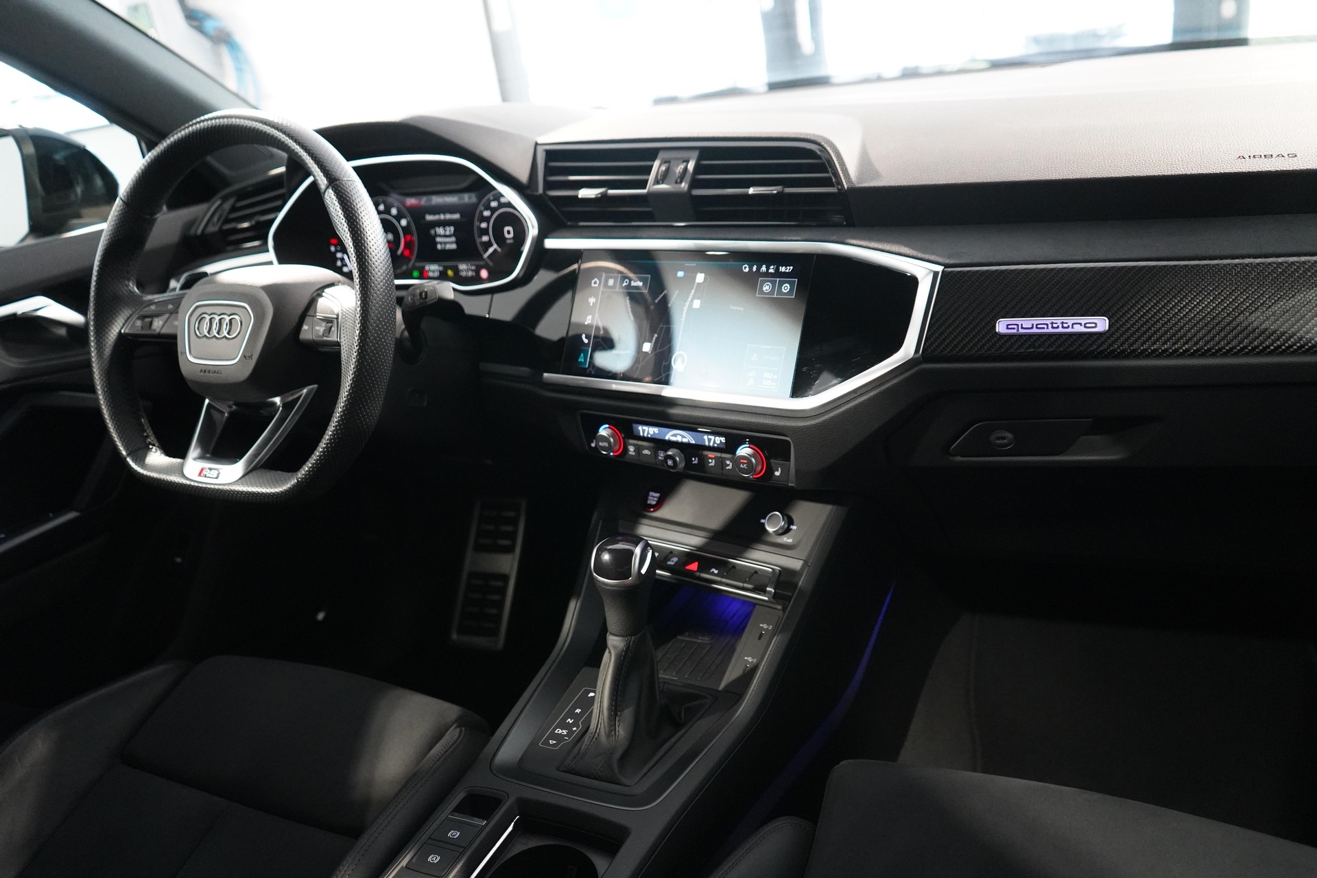 AUDI RS Q3 2.5 TFSI quattro S-Tronic-image-8