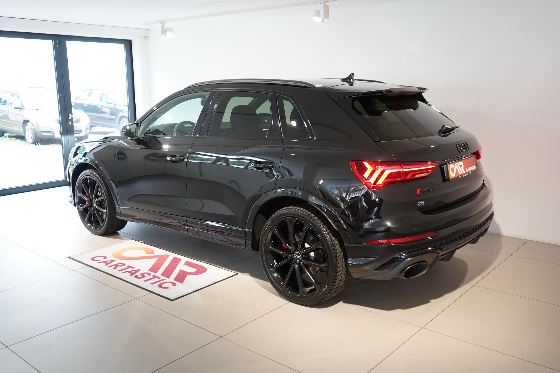 AUDI RS Q3 2.5 TFSI quattro S-Tronic-image-2