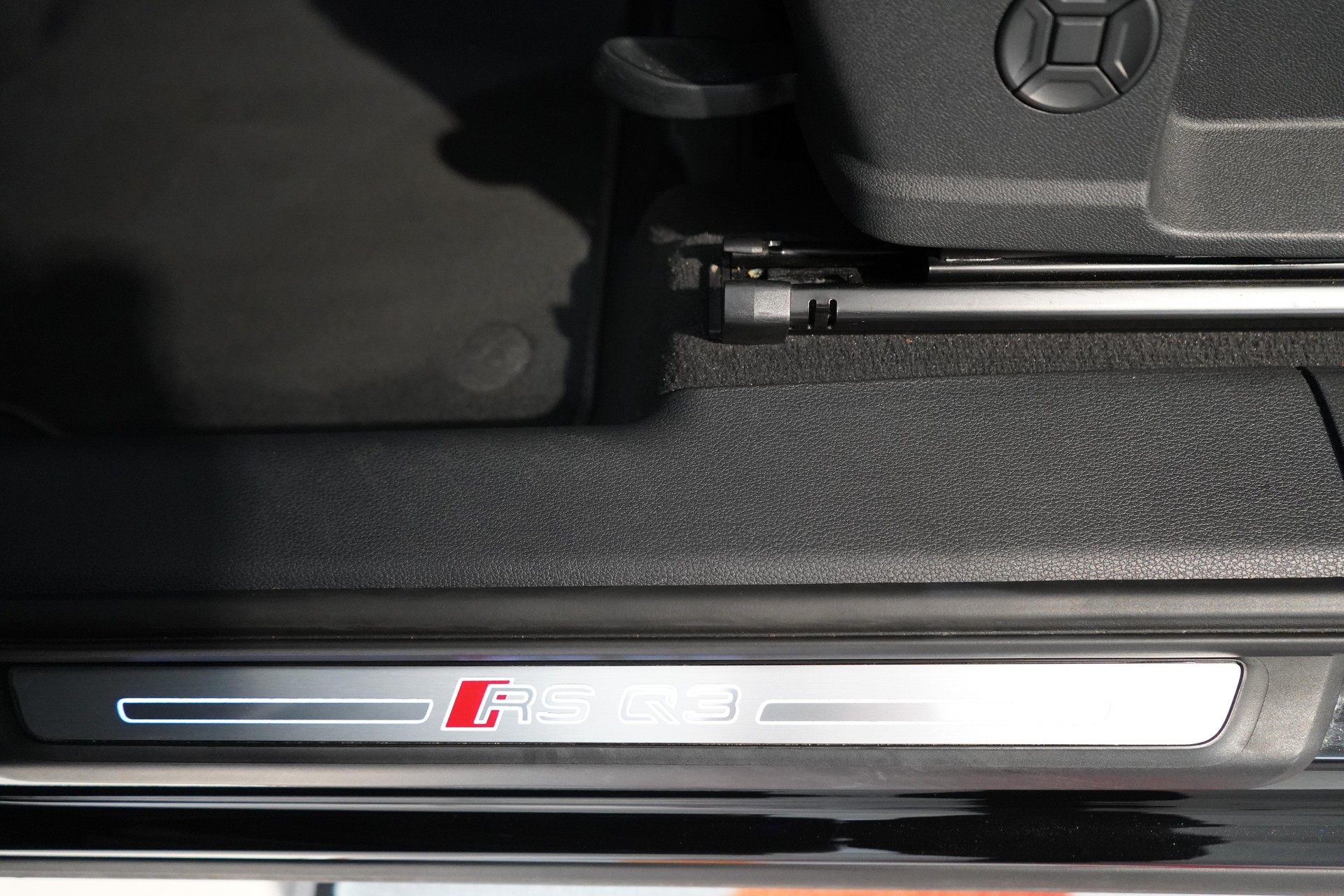 AUDI RS Q3 2.5 TFSI quattro S-Tronic-image-15