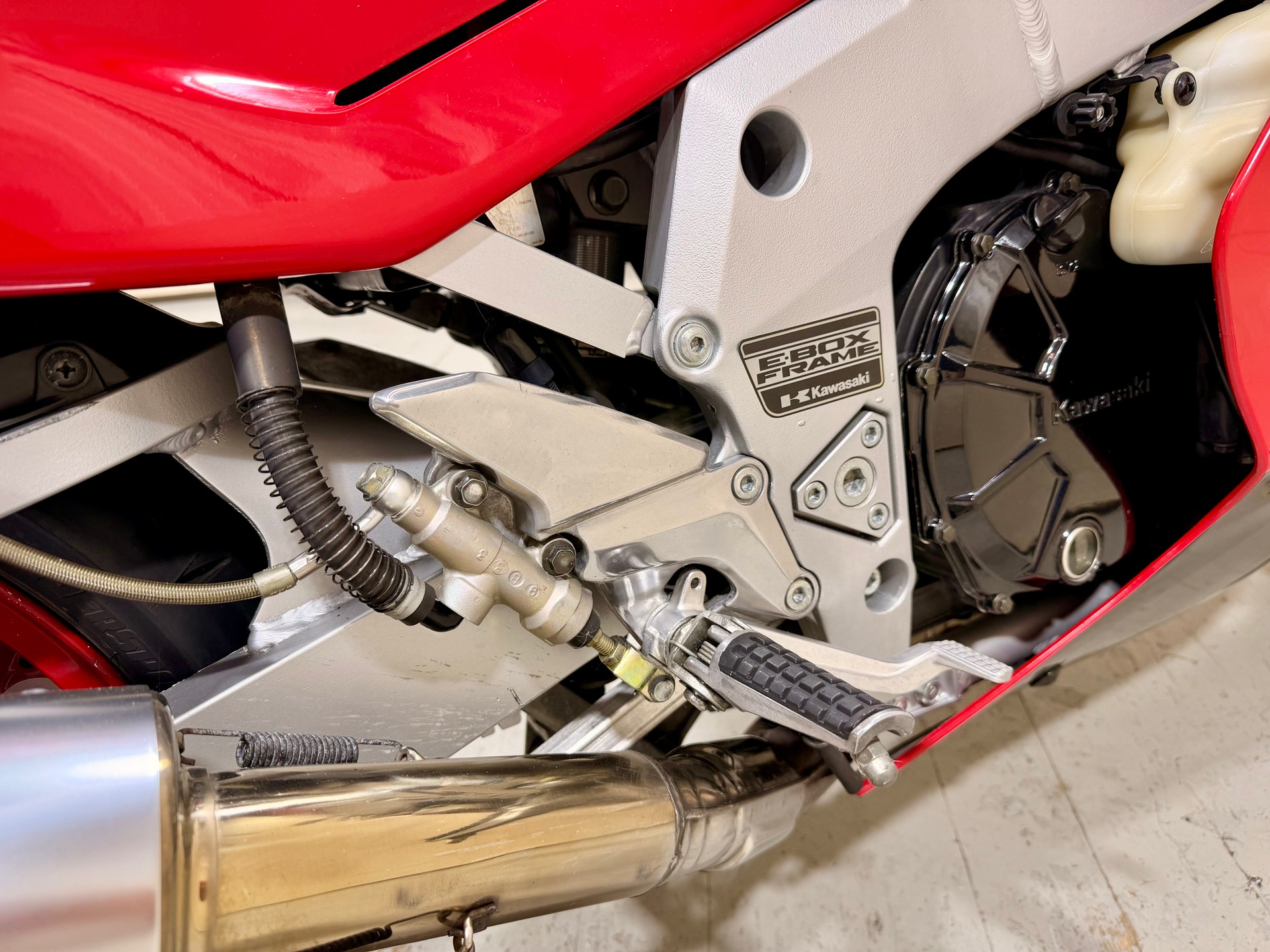 KAWASAKI ZXR-750-image-14