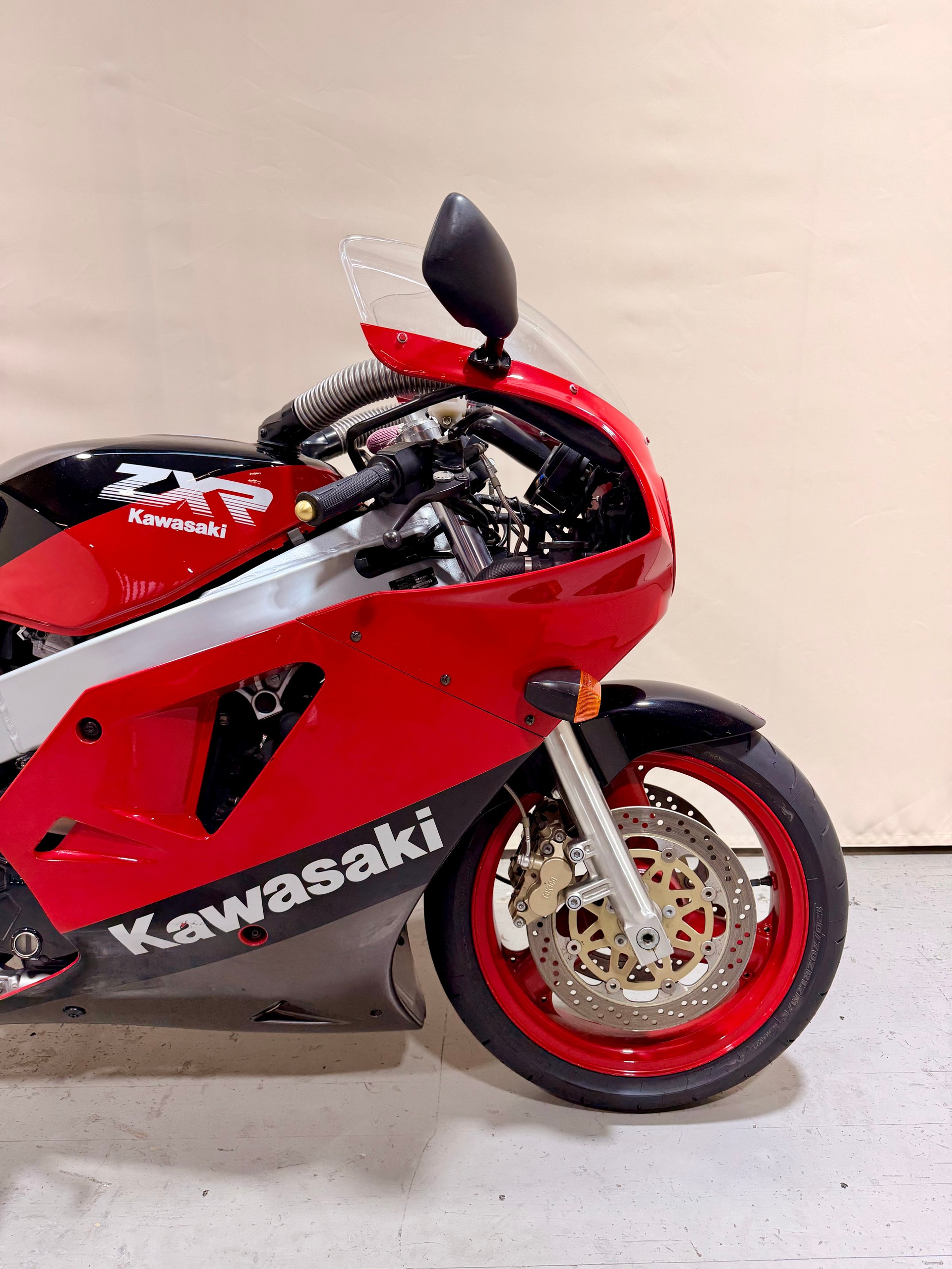 KAWASAKI ZXR-750-showroom-element-1