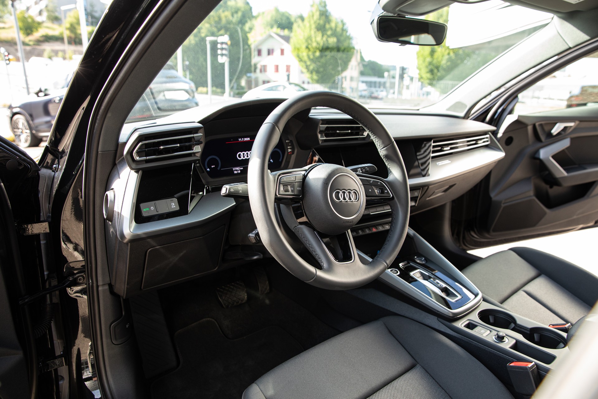 AUDI A3 Sportback 35 TFSI S-tronic-image-8