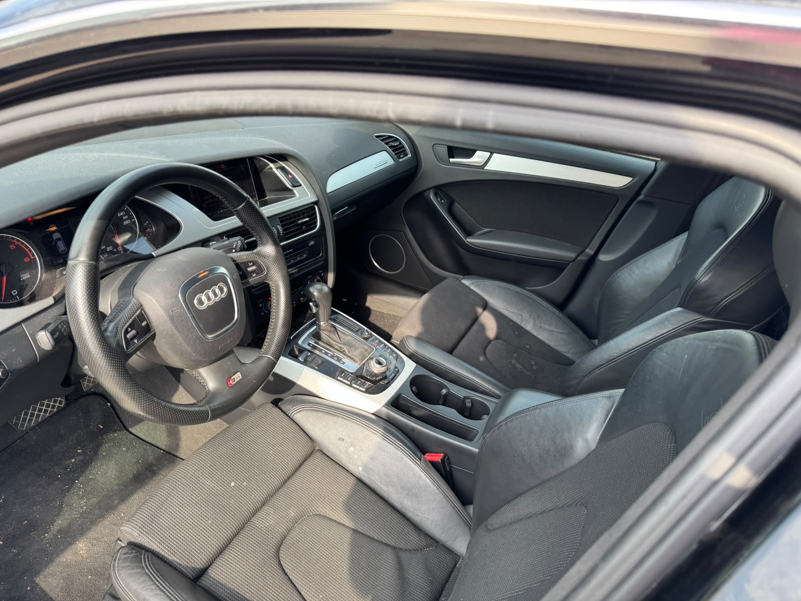 AUDI A4 Avant 3.0 TDI quattro S-tronic S Line-image-8