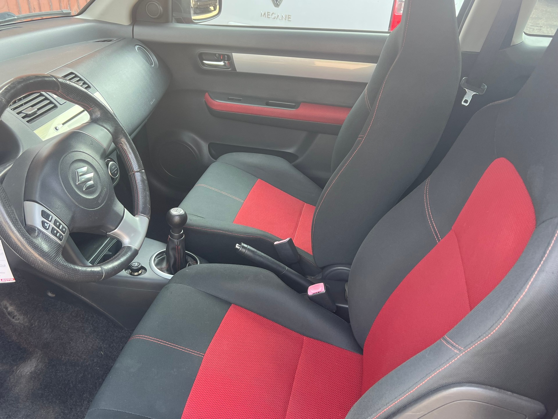 SUZUKI Swift 1.6i 16V Sport-image-7