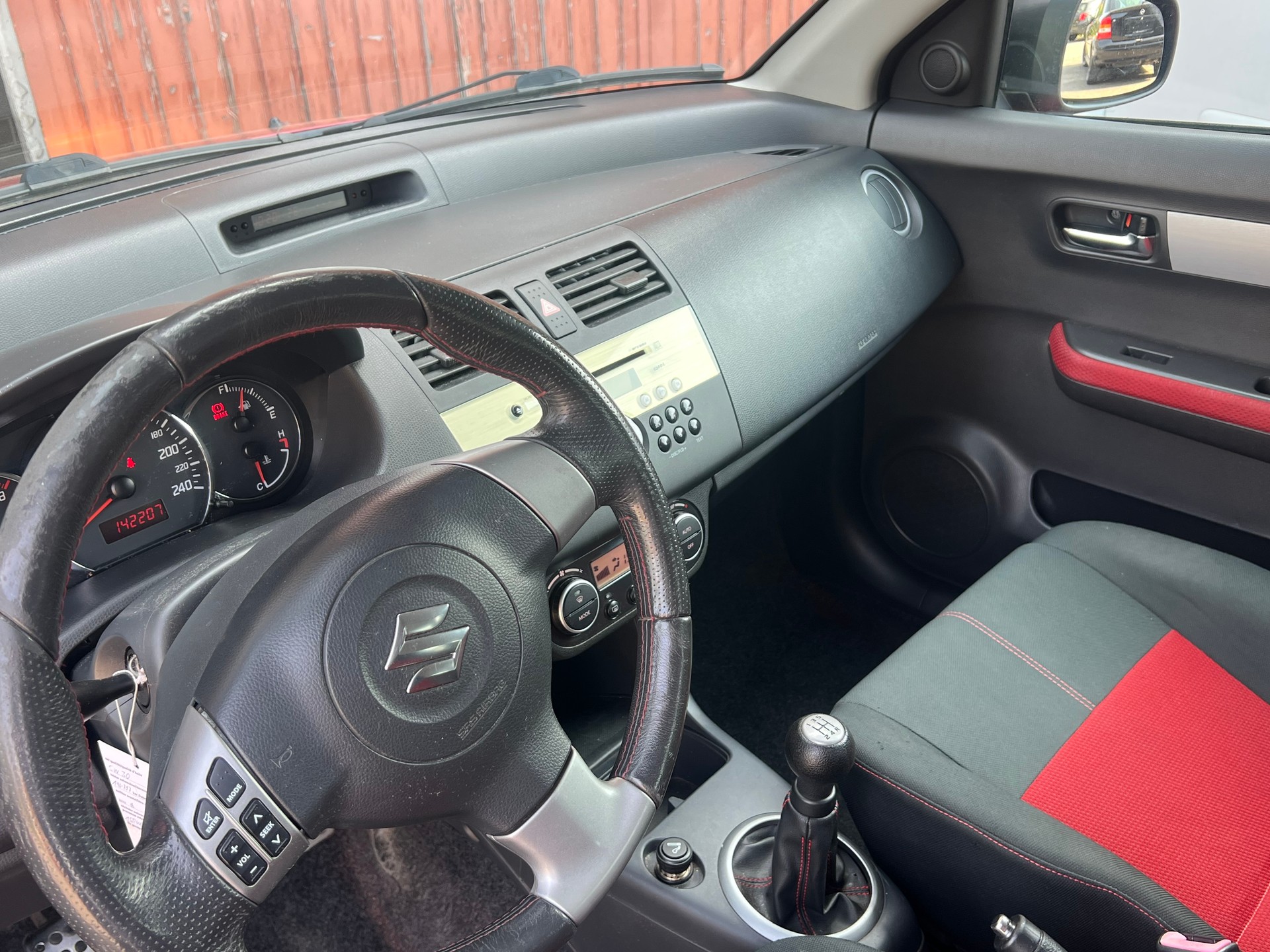 SUZUKI Swift 1.6i 16V Sport-image-6
