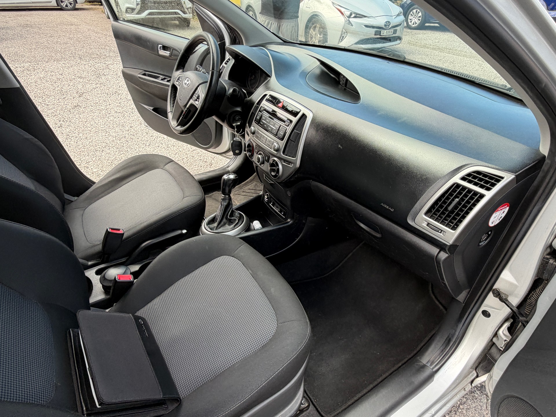 HYUNDAI i20 1.4 Style-image-8