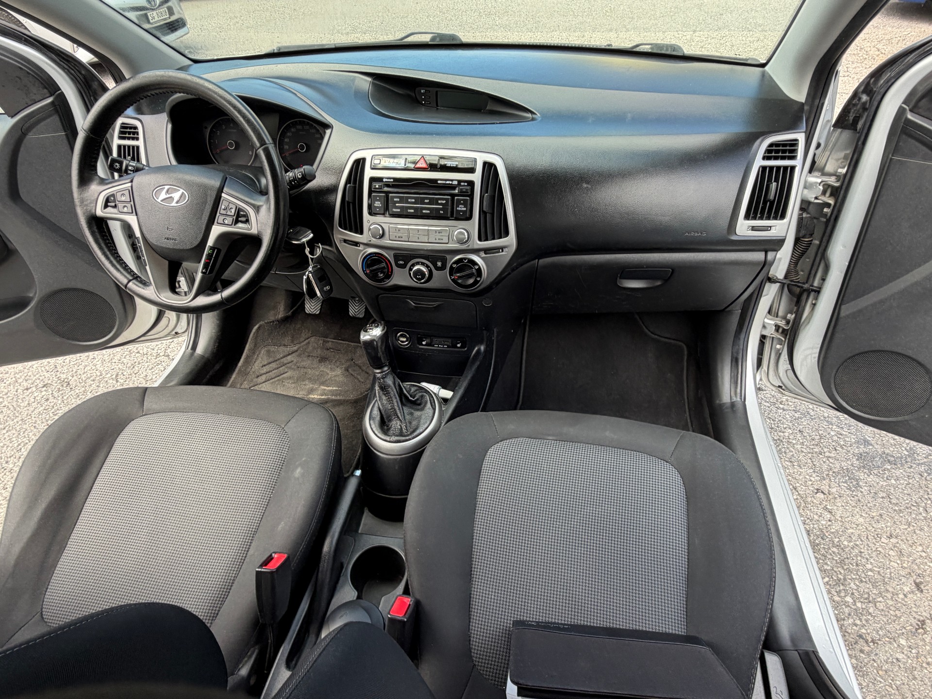 HYUNDAI i20 1.4 Style-image-10