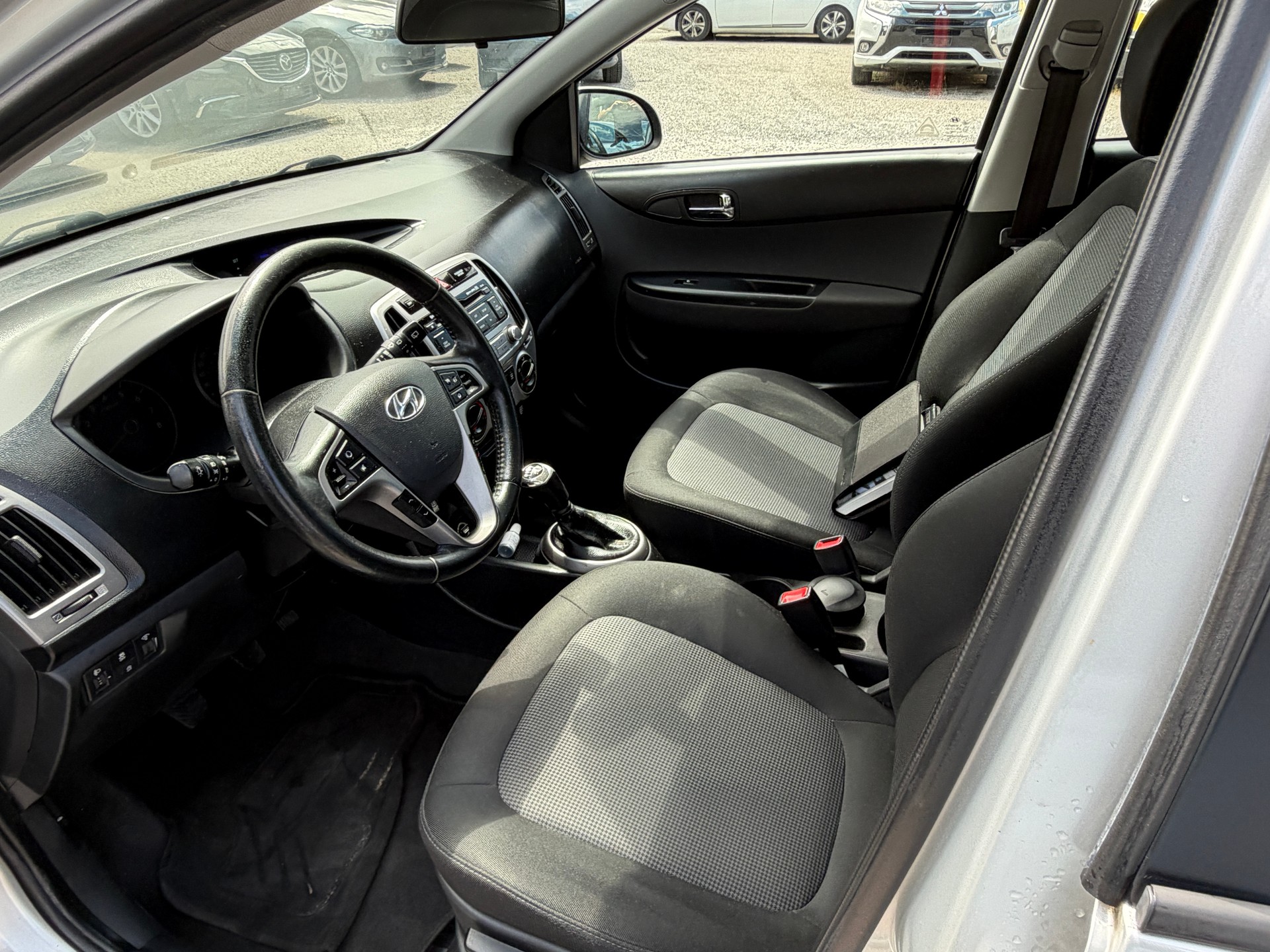 HYUNDAI i20 1.4 Style-image-5