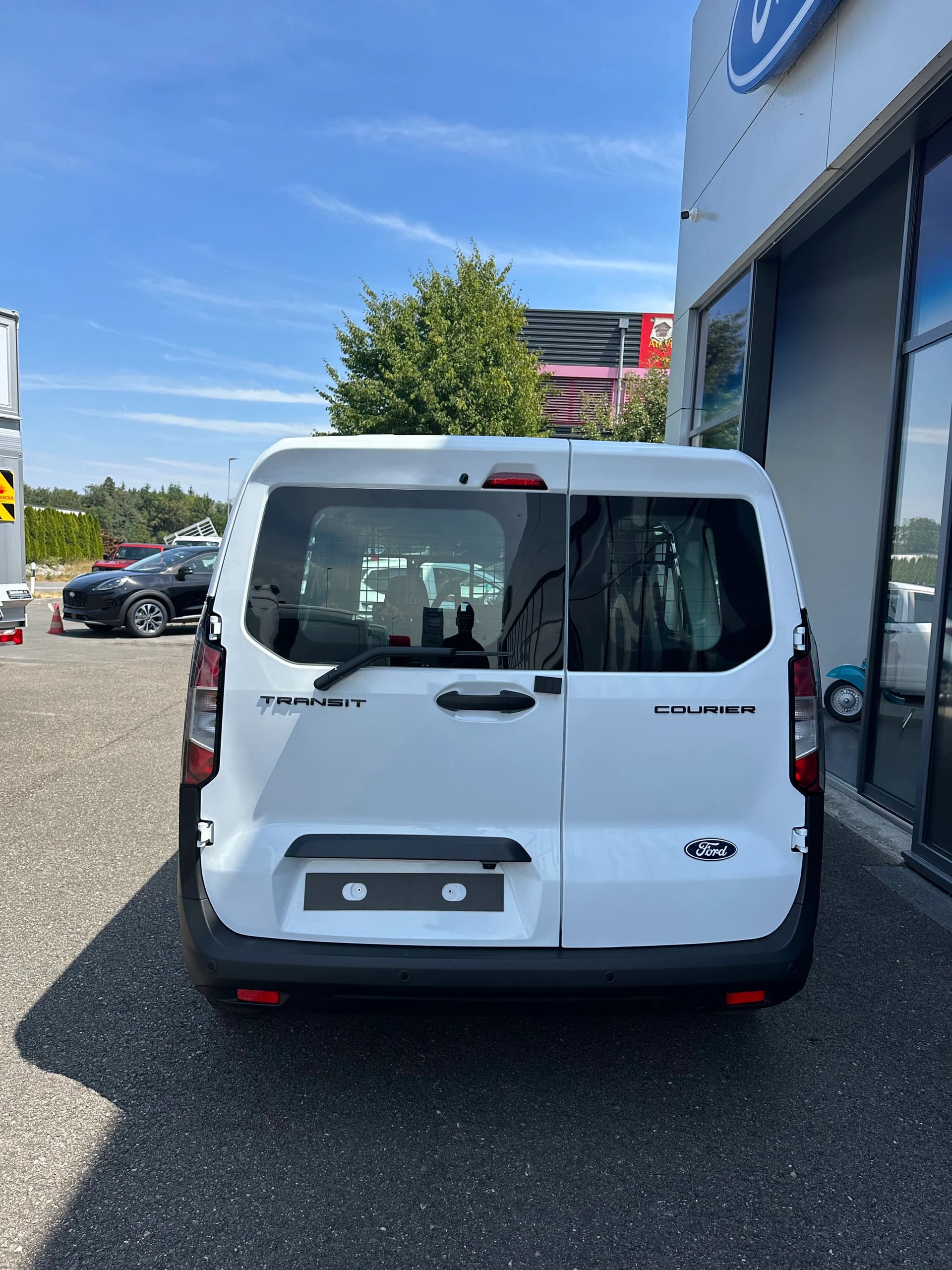 FORD Transit Courier dcab. van 1.0 Trend/125CV/Aut.-image-4