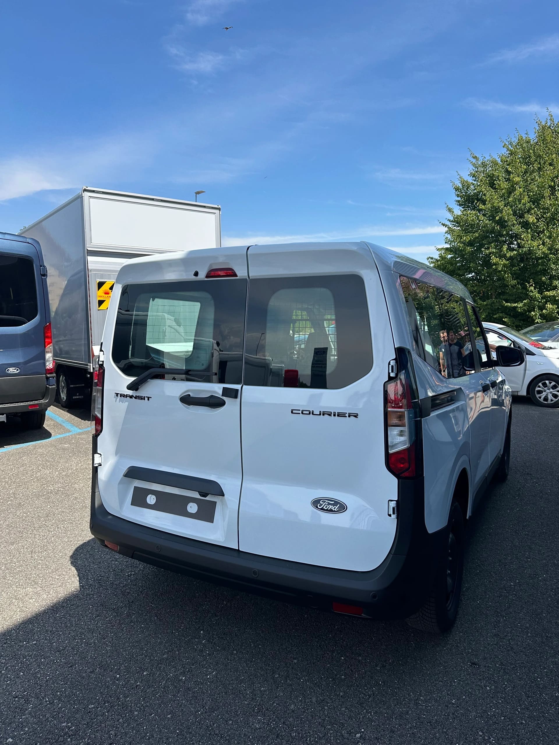 FORD Transit Courier dcab. van 1.0 Trend/125CV/Aut.-image-6