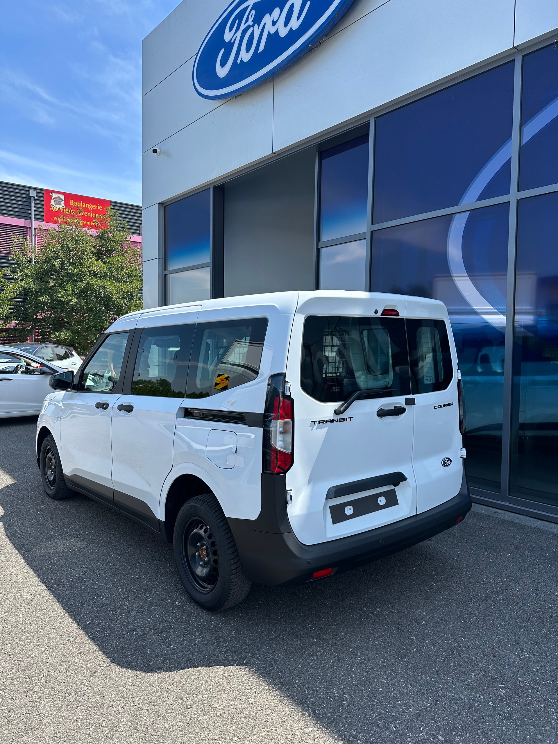 FORD Transit Courier dcab. van 1.0 Trend/125CV/Aut.-image-3