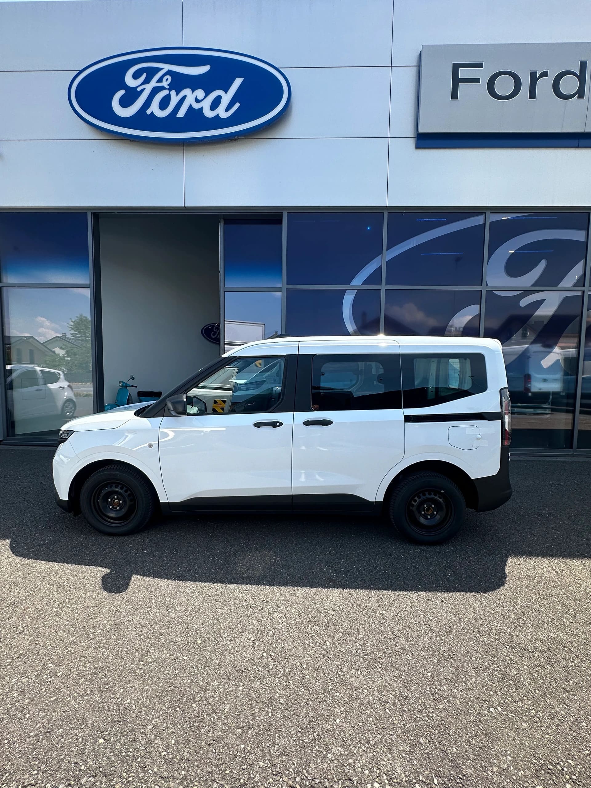 FORD Transit Courier dcab. van 1.0 Trend/125CV/Aut.-image-2