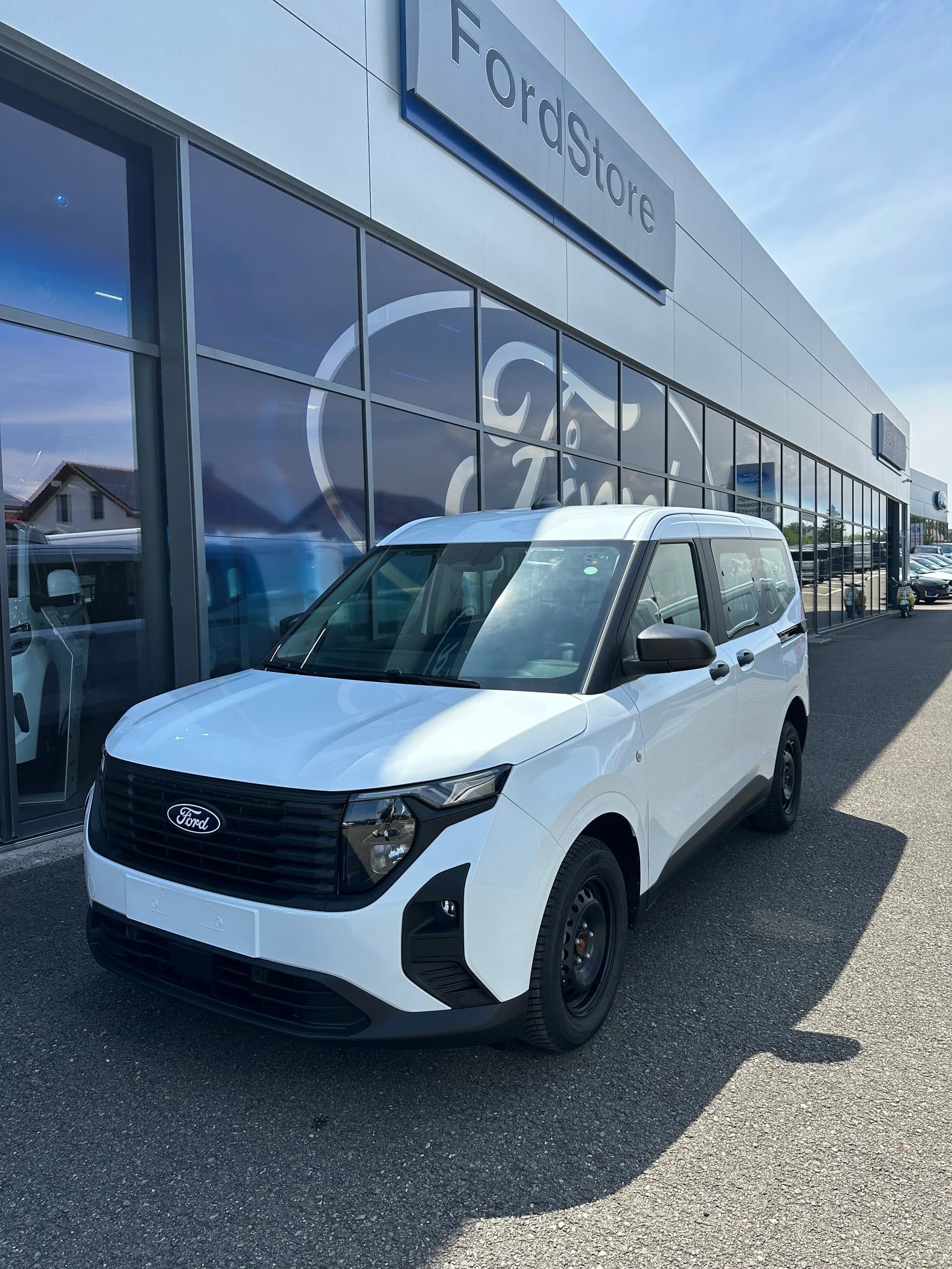 FORD Transit Courier dcab. van 1.0 Trend/125CV/Aut.-image-1