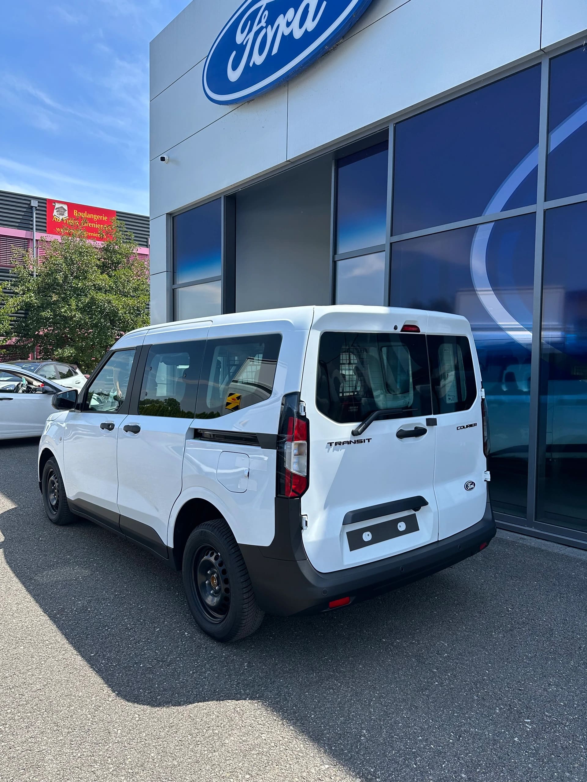 FORD Transit Courier dcab. van 1.0 Trend/125CV/Aut.-image-3