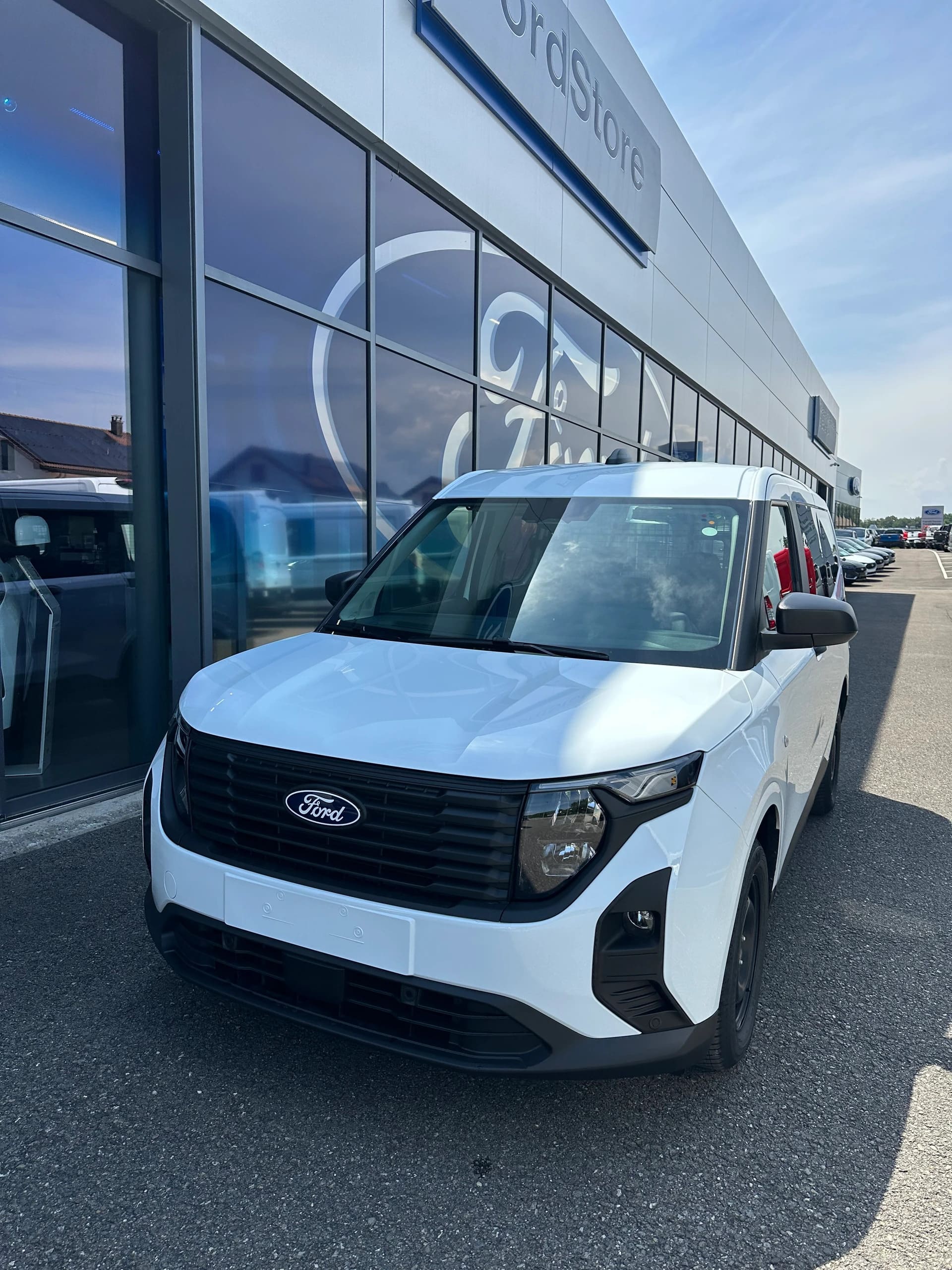 FORD Transit Courier dcab. van 1.0 Trend/125CV/Aut.-image-0