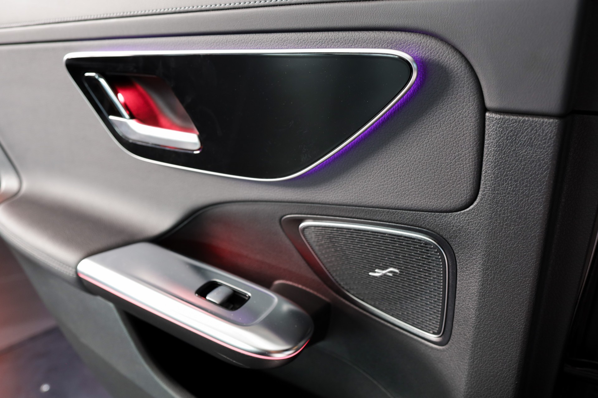 MERCEDES-BENZ C 300 e T AMG Line-image-12