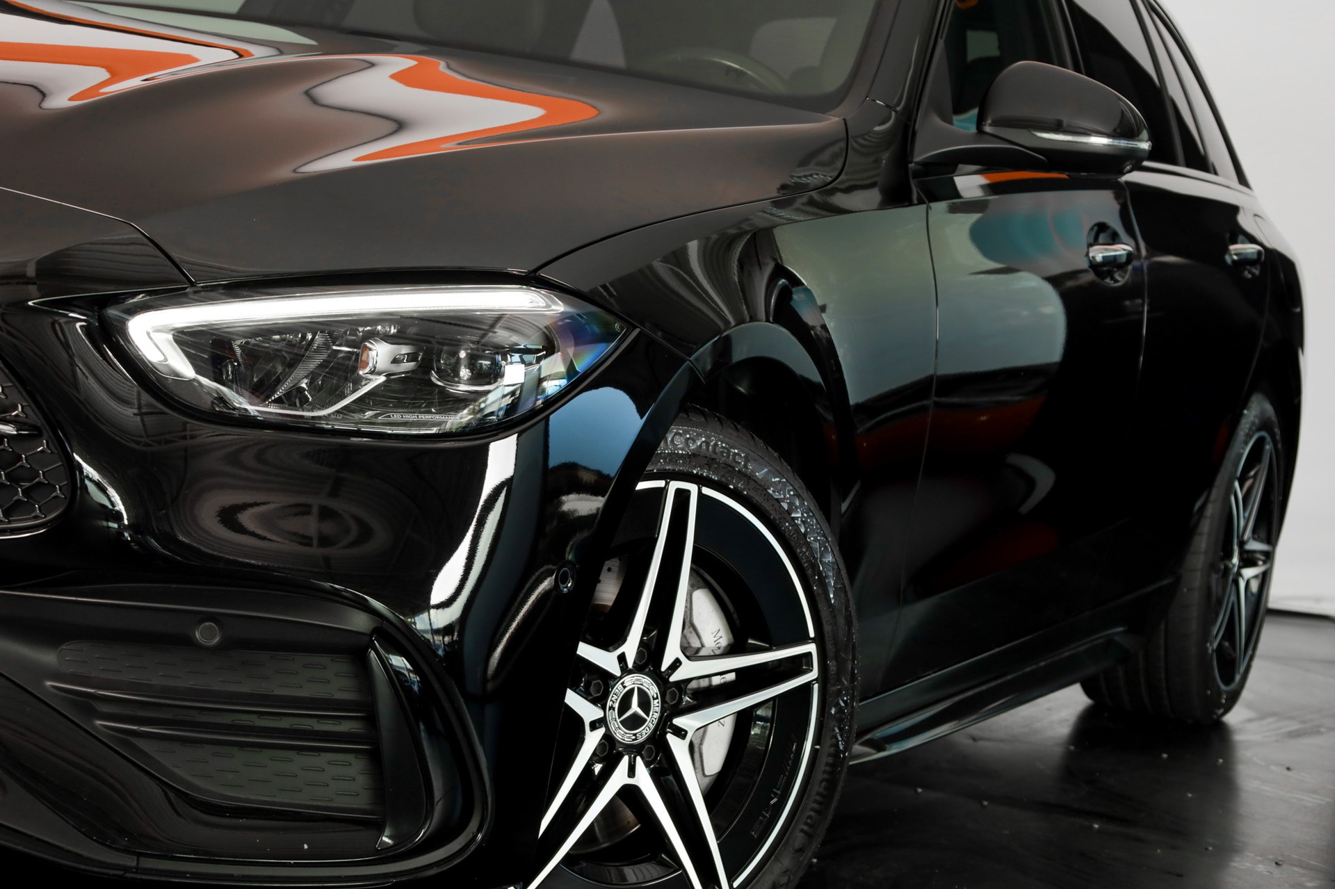 MERCEDES-BENZ C 300 e T AMG Line-image-6