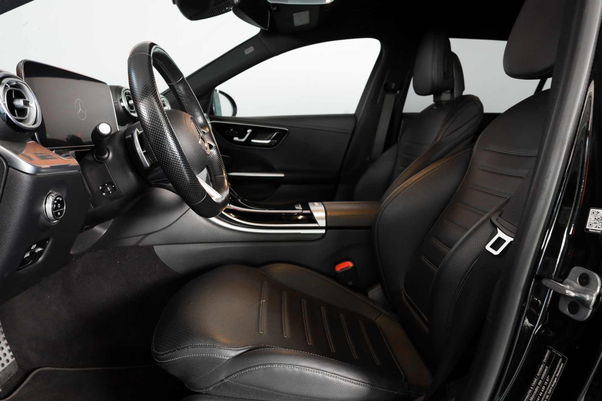 MERCEDES-BENZ C 300 e T AMG Line-image-10