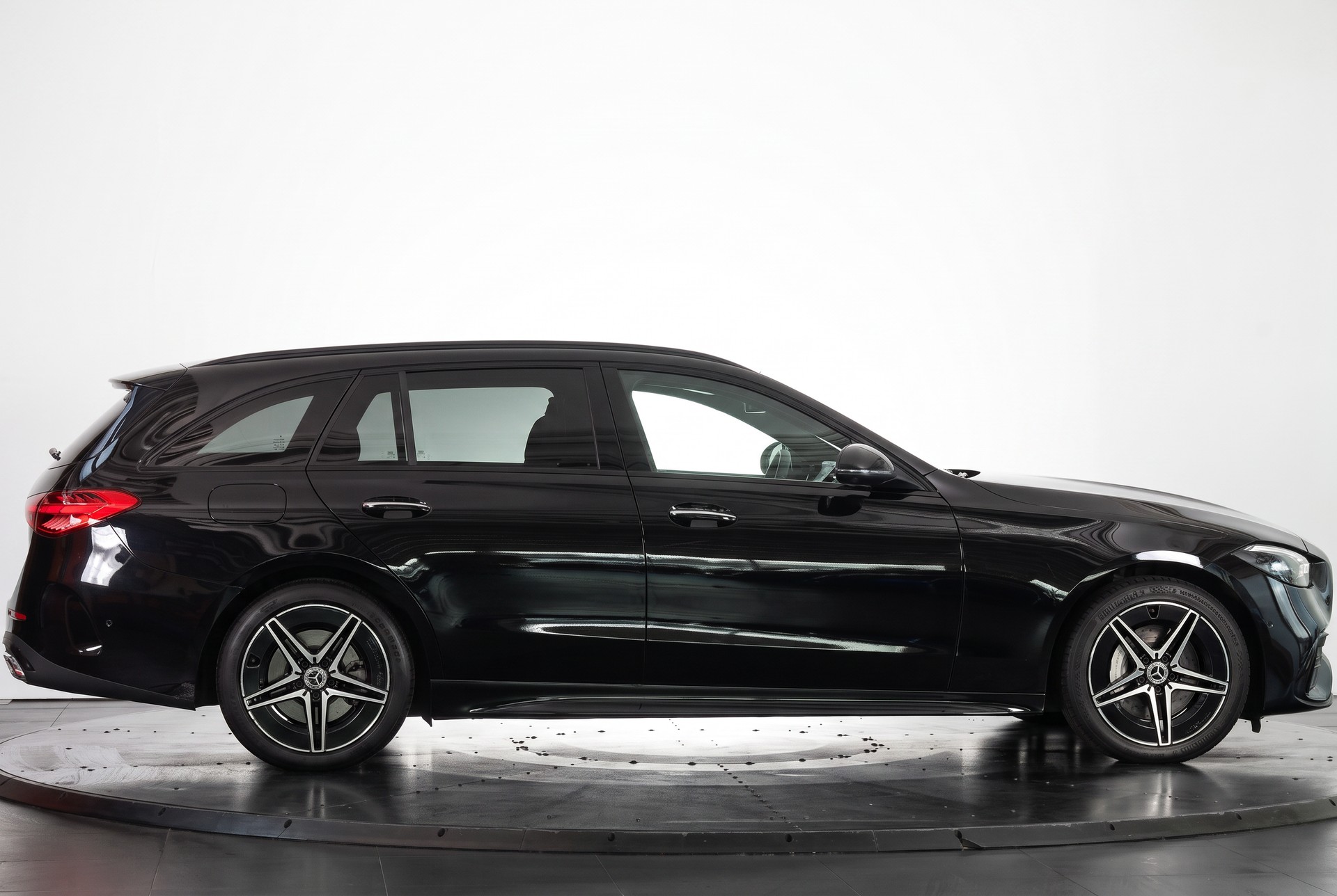 MERCEDES-BENZ C 300 e T AMG Line-image-3