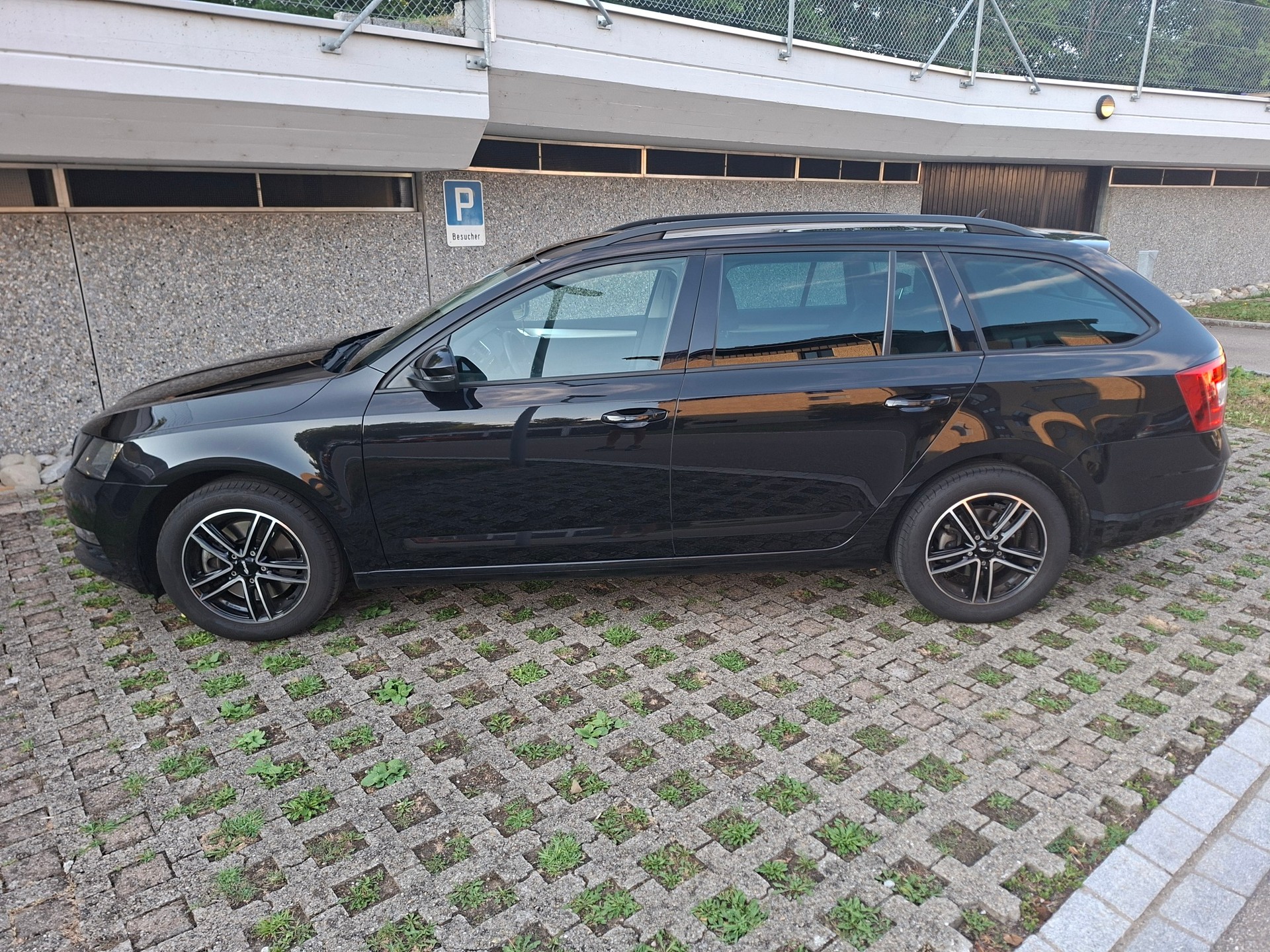 SKODA 2.0 TDI 184 Ambition 4x4 DSG-image-2