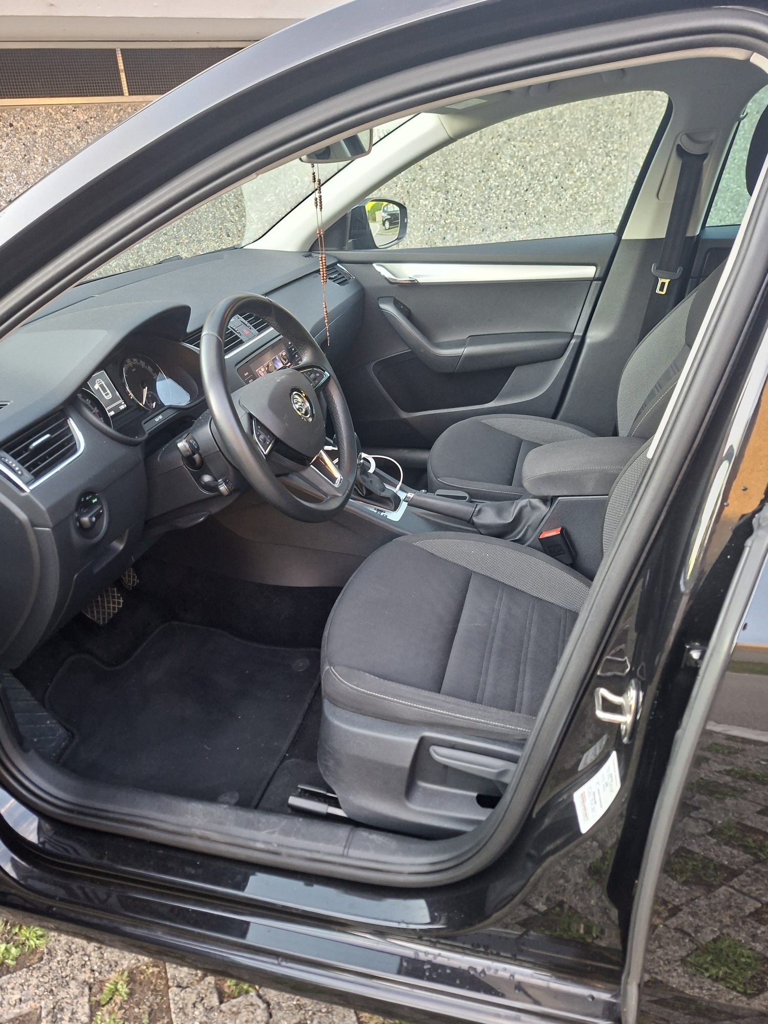 SKODA 2.0 TDI 184 Ambition 4x4 DSG-image-3