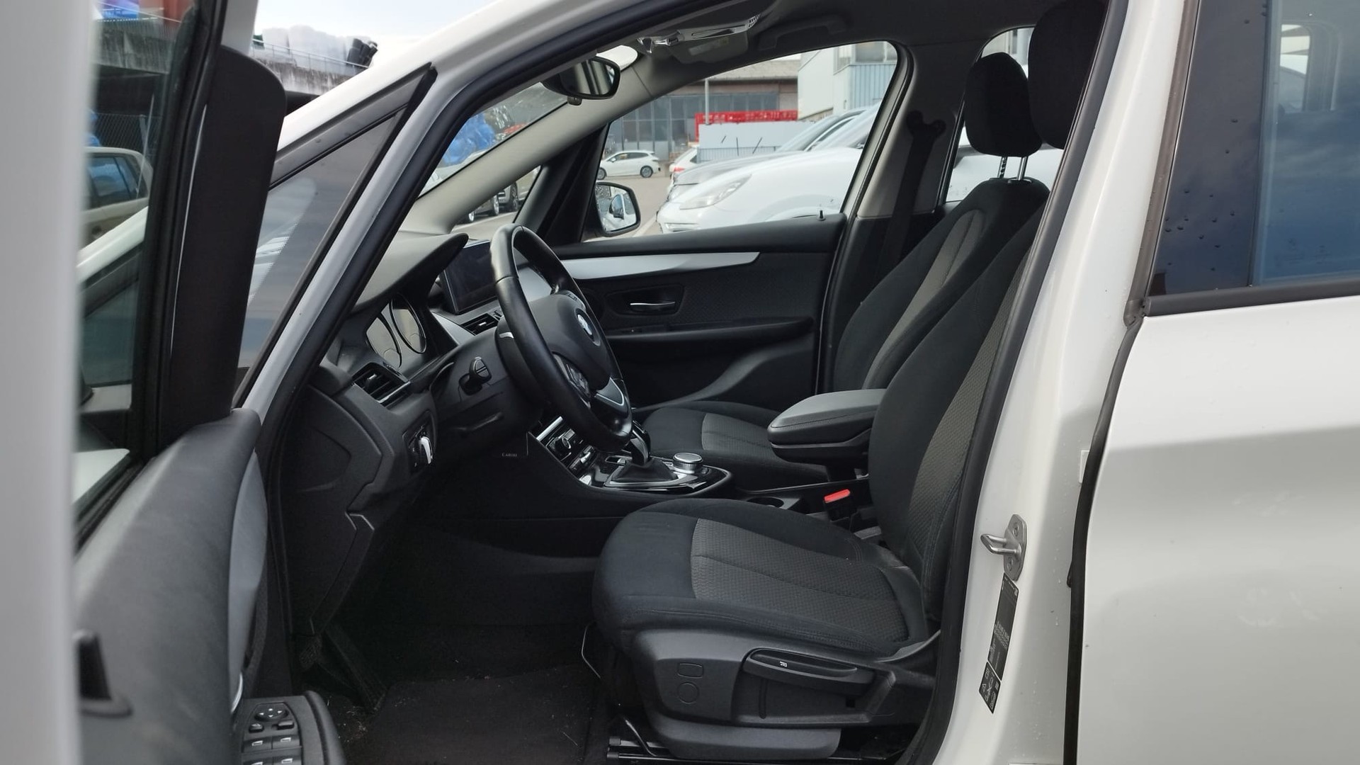 BMW 218d xDrive Gran Tourer Steptronic-image-12