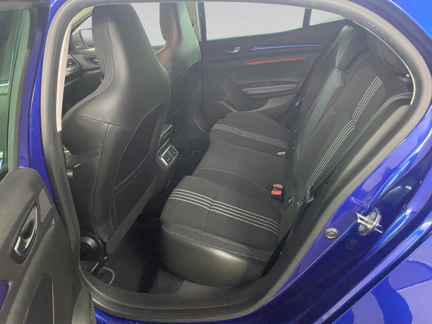 RENAULT Mégane 1.6 16V Turbo GT EDC-image-12
