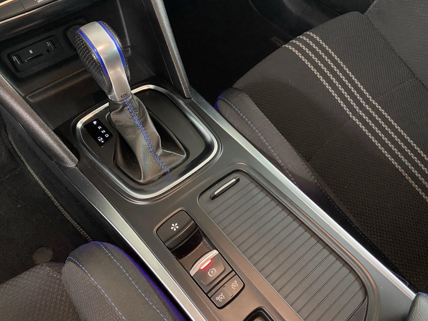 RENAULT Mégane 1.6 16V Turbo GT EDC-image-9