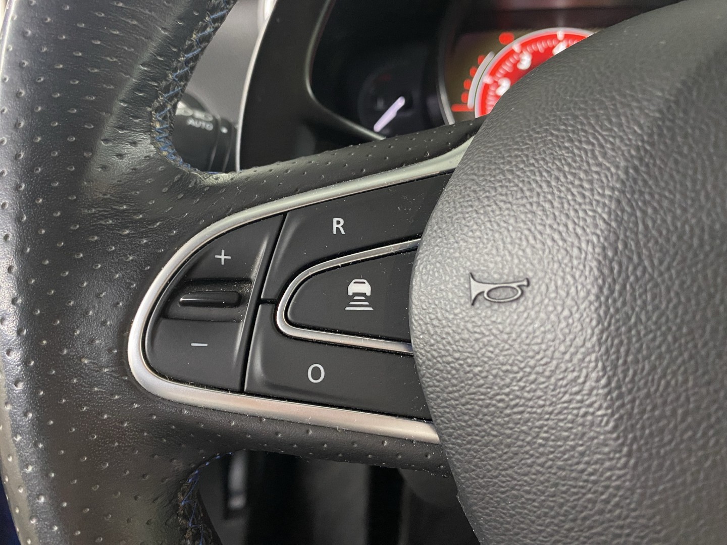 RENAULT Mégane 1.6 16V Turbo GT EDC-image-17