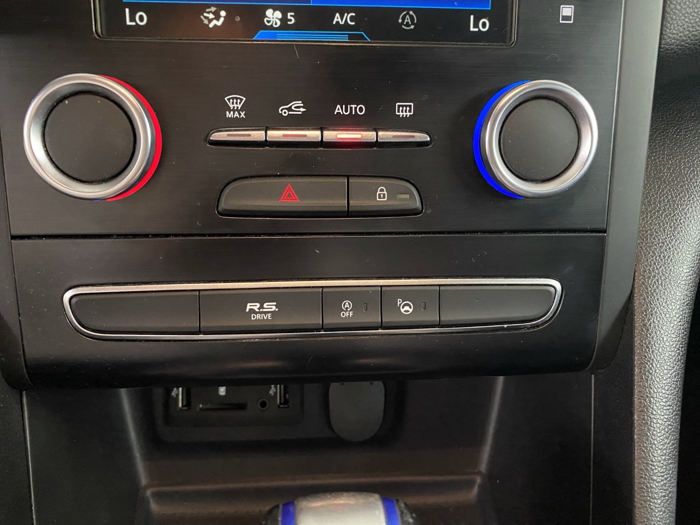 RENAULT Mégane 1.6 16V Turbo GT EDC-image-15