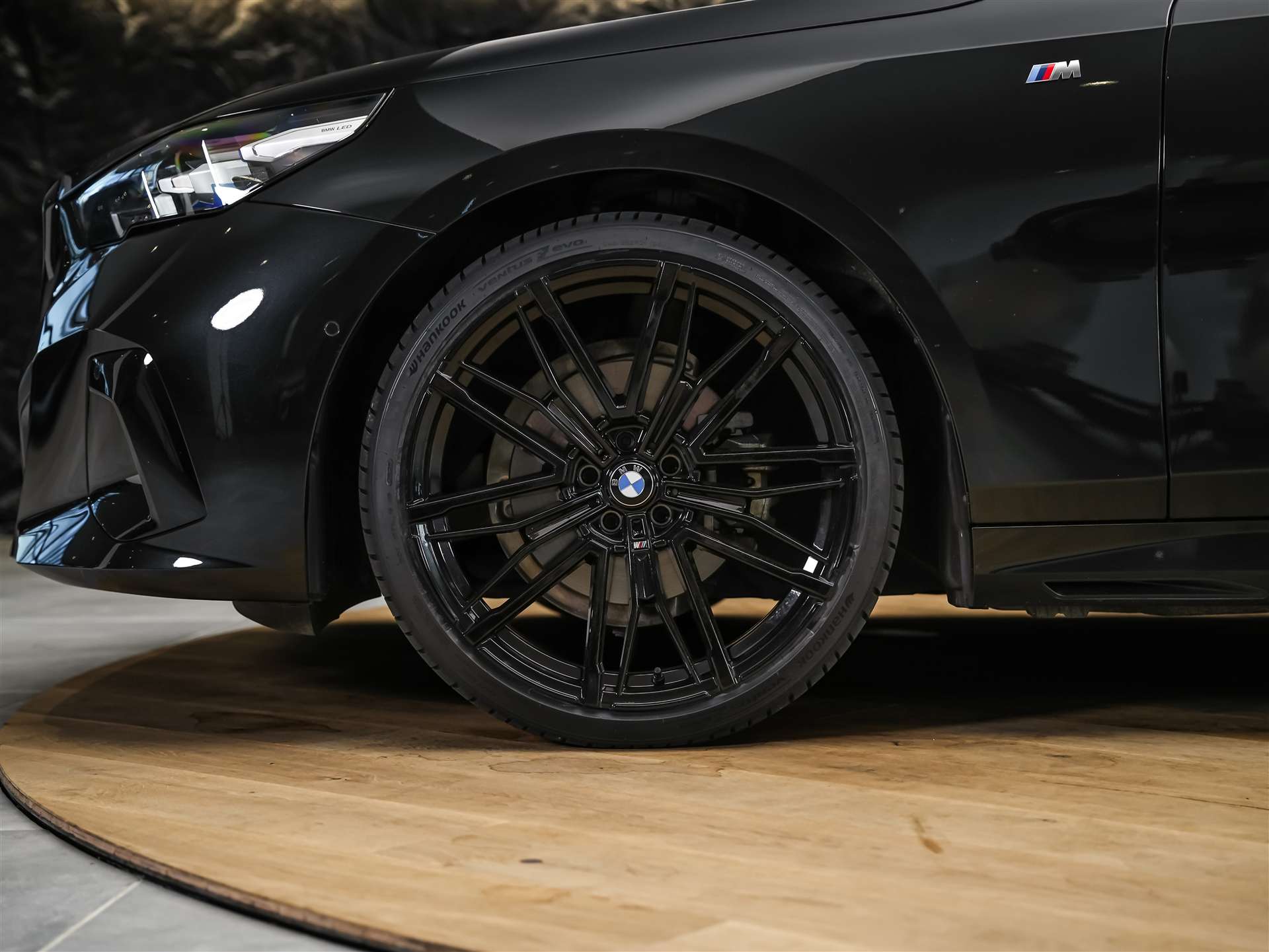 BMW 520d xDrive M Sport Steptronic *21" Felgen*All Black*Driving Assistant Plus*-image-16